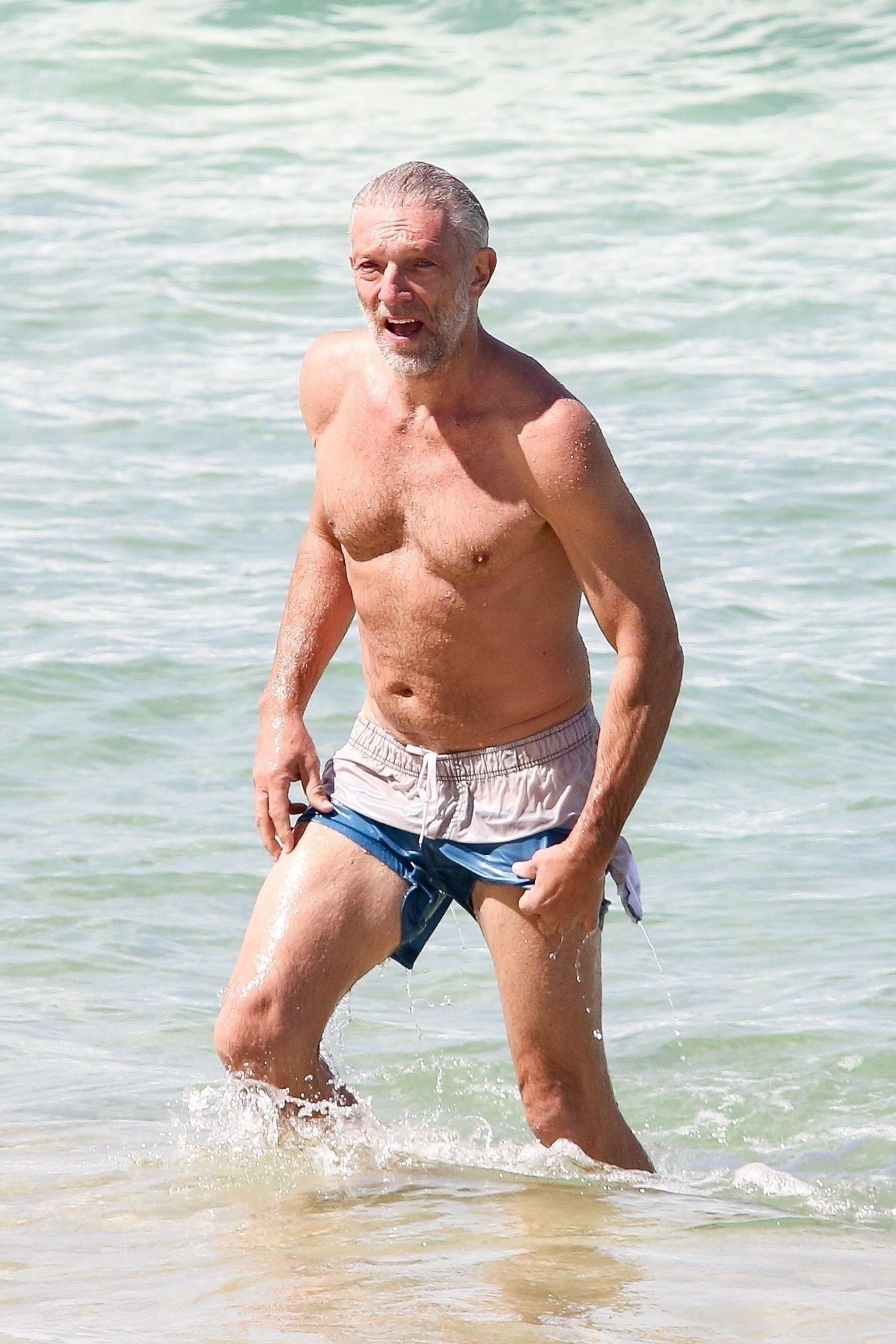 Венсан Кассель на пляже в Бразилии. Фото: соцсети