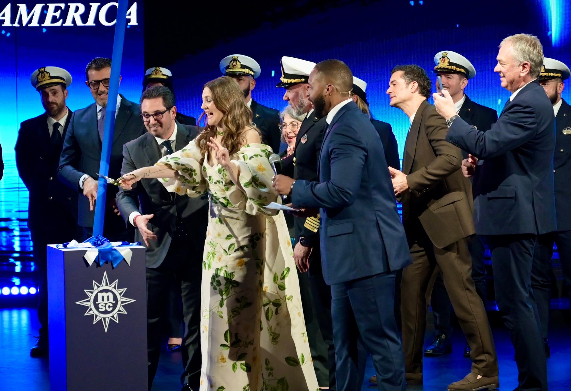 Дрю Бэрримор пустила в плаванье новый лайнер. Фото: Getty Images