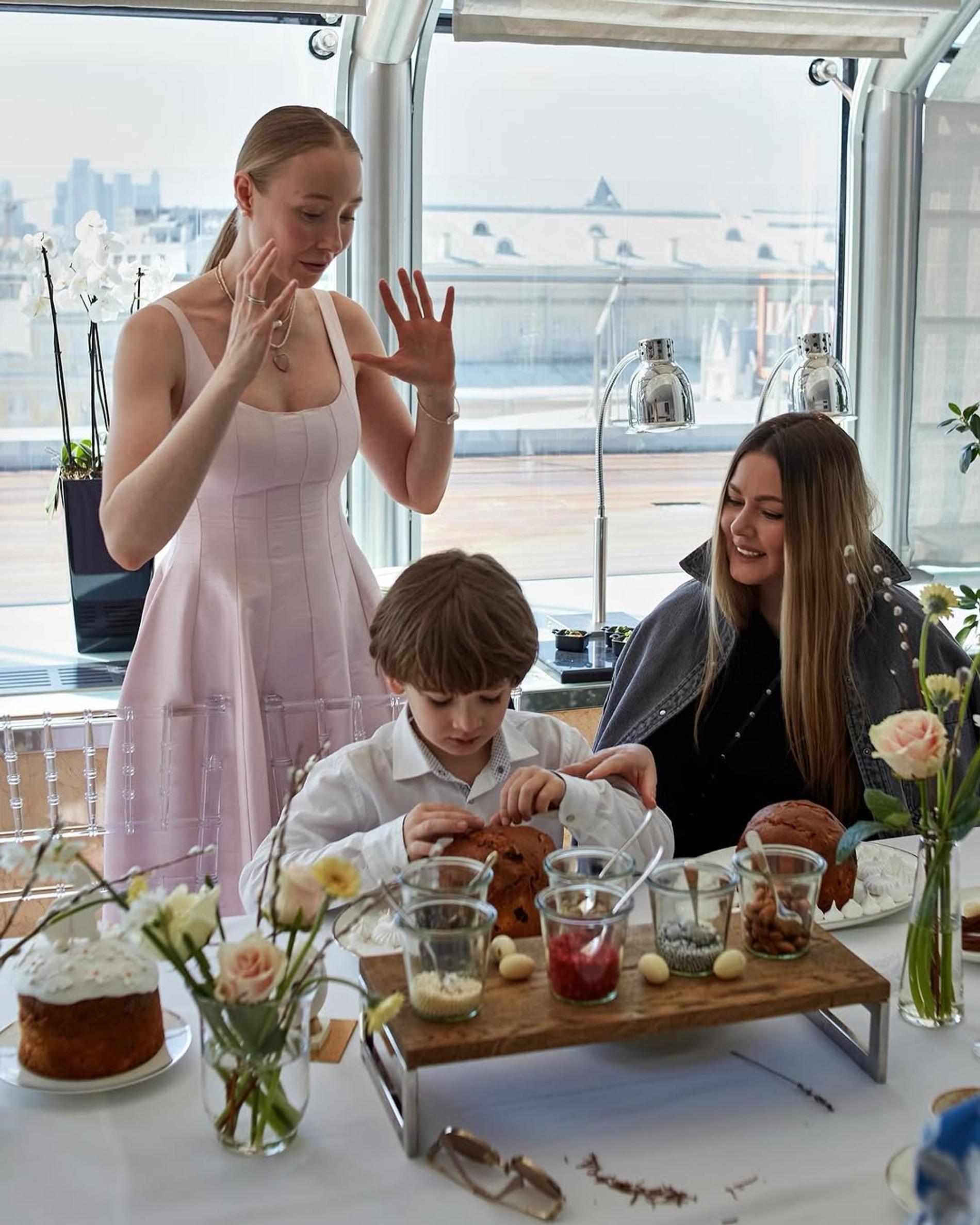 Мария Кожевникова с сыном Василием. Фото: Инстаграм* @mkozhevnikova