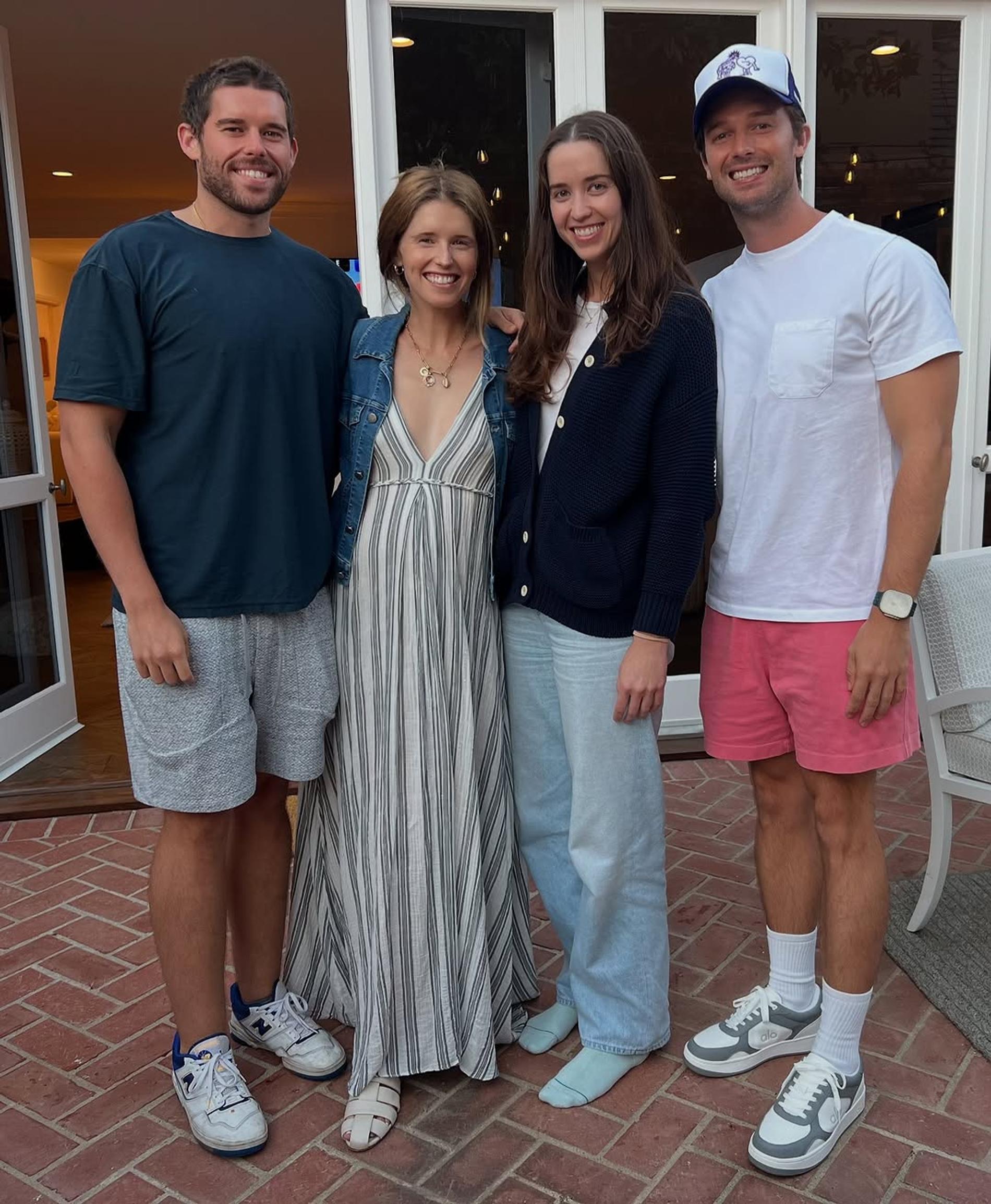 Похудевший Кристофер Шварценеггера (крайний слева) с братом и сестрами. Фото: Инстаграм* Кэтрин