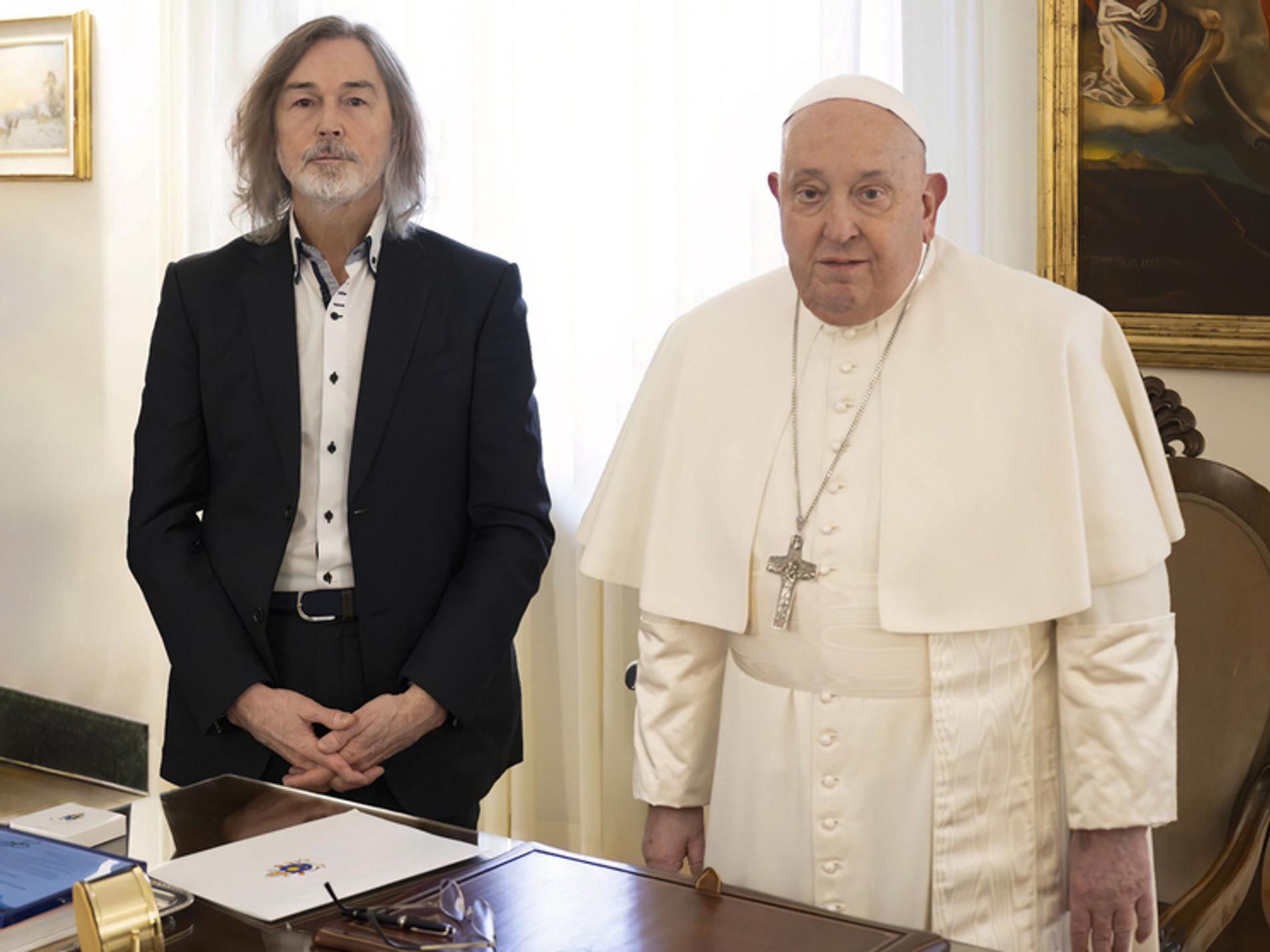 Никас Сафронов и папа римский Франциск. Фото: предоставлено пресс-службой святого престола изданию «МК»