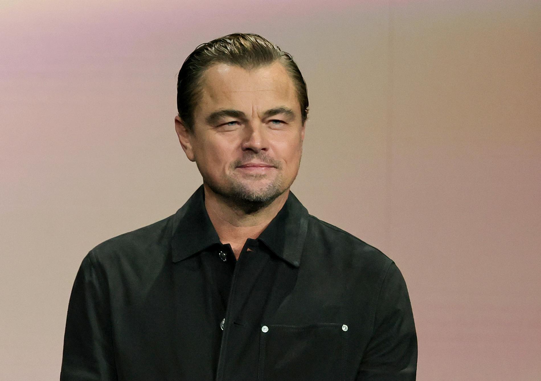 Леонардо Ди Каприо c потемневшими волосами. Фото: Getty Images