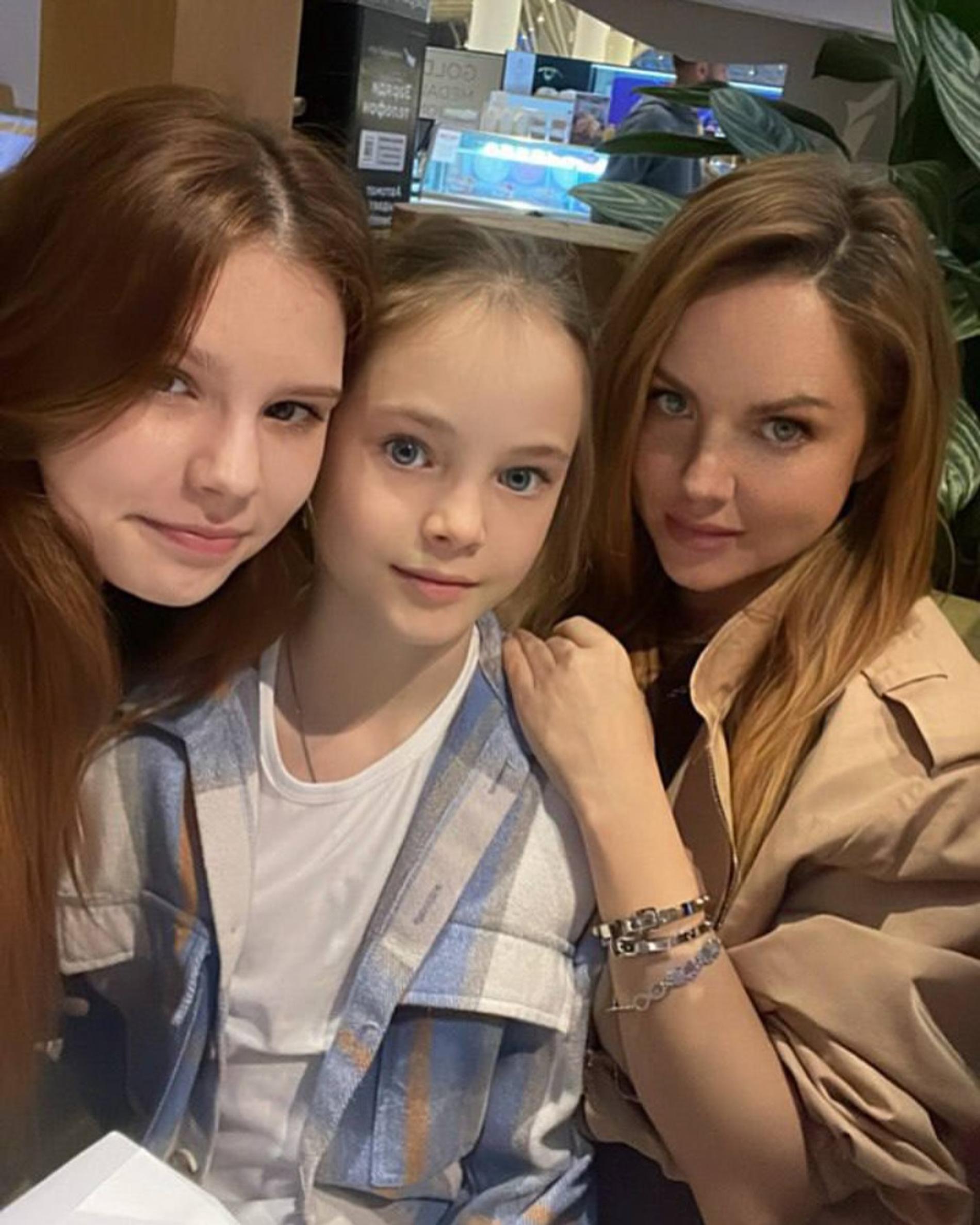 МакSим с дочерьми. Фото: Инстаграм* @maksimartist