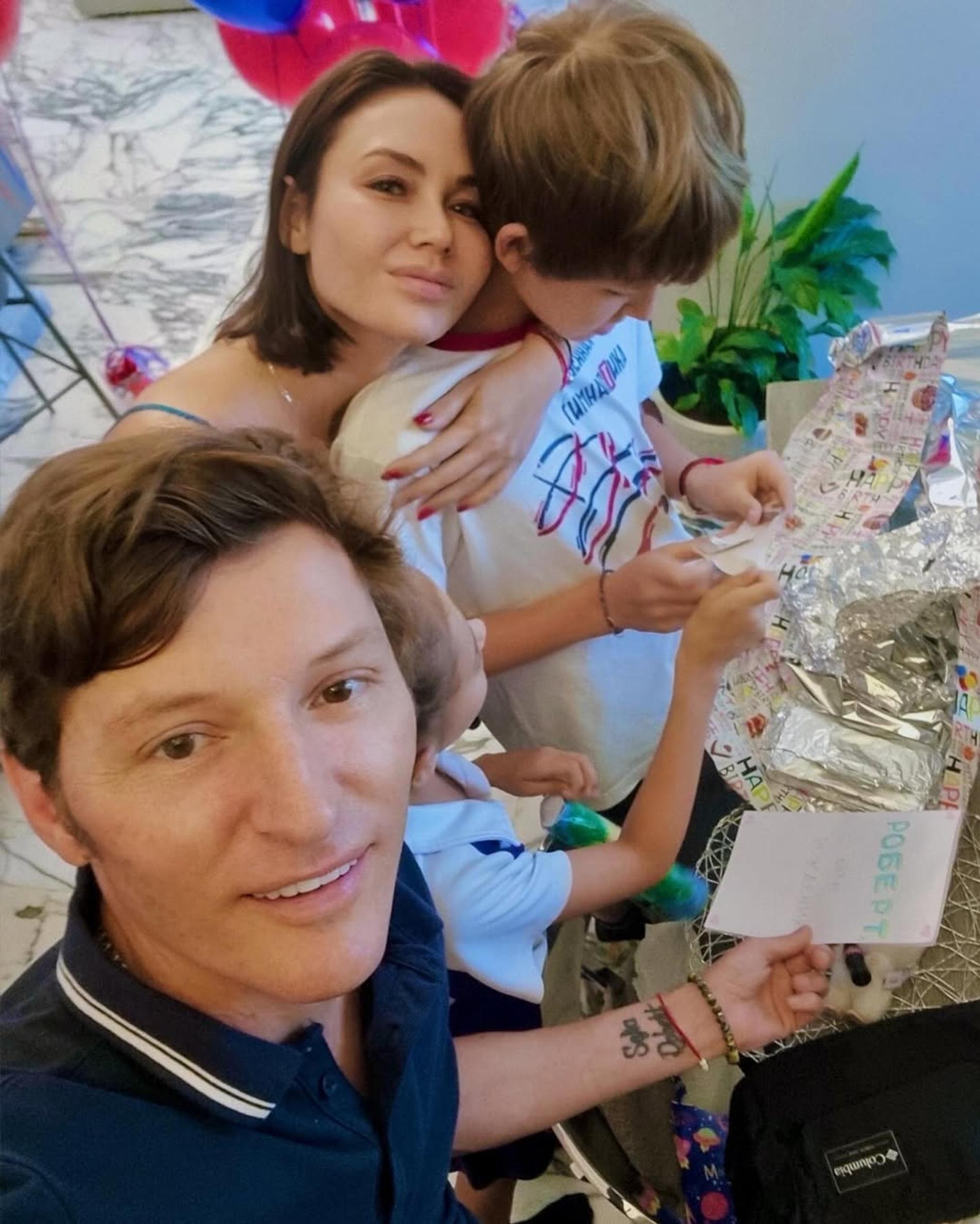 Утяшева и Воля с сыном Робертом. Фото: Инстаграм* @liasanutiasheva