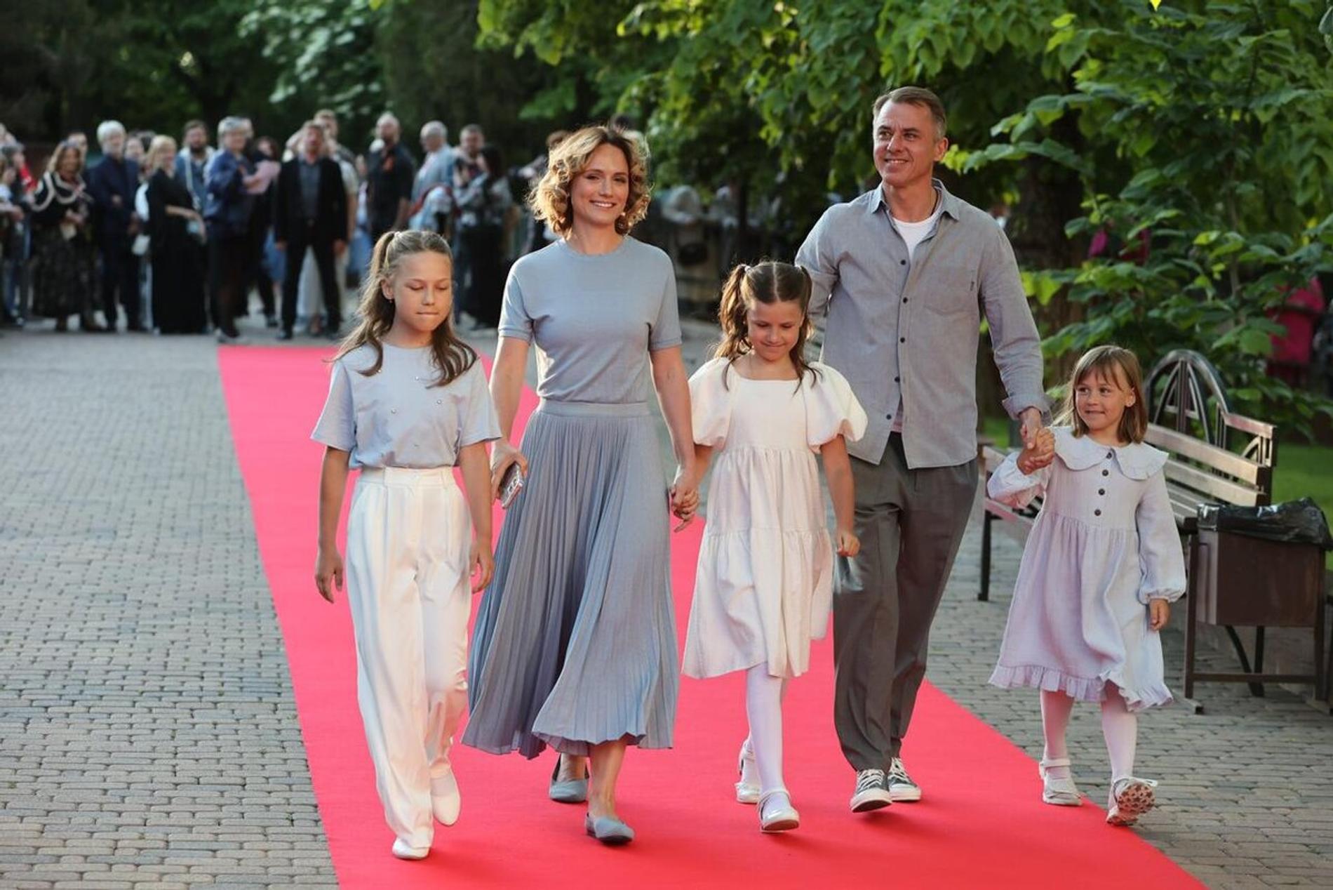 Игорь Петренко показал подросших дочерей от Бродской: «Заставили поволноваться»