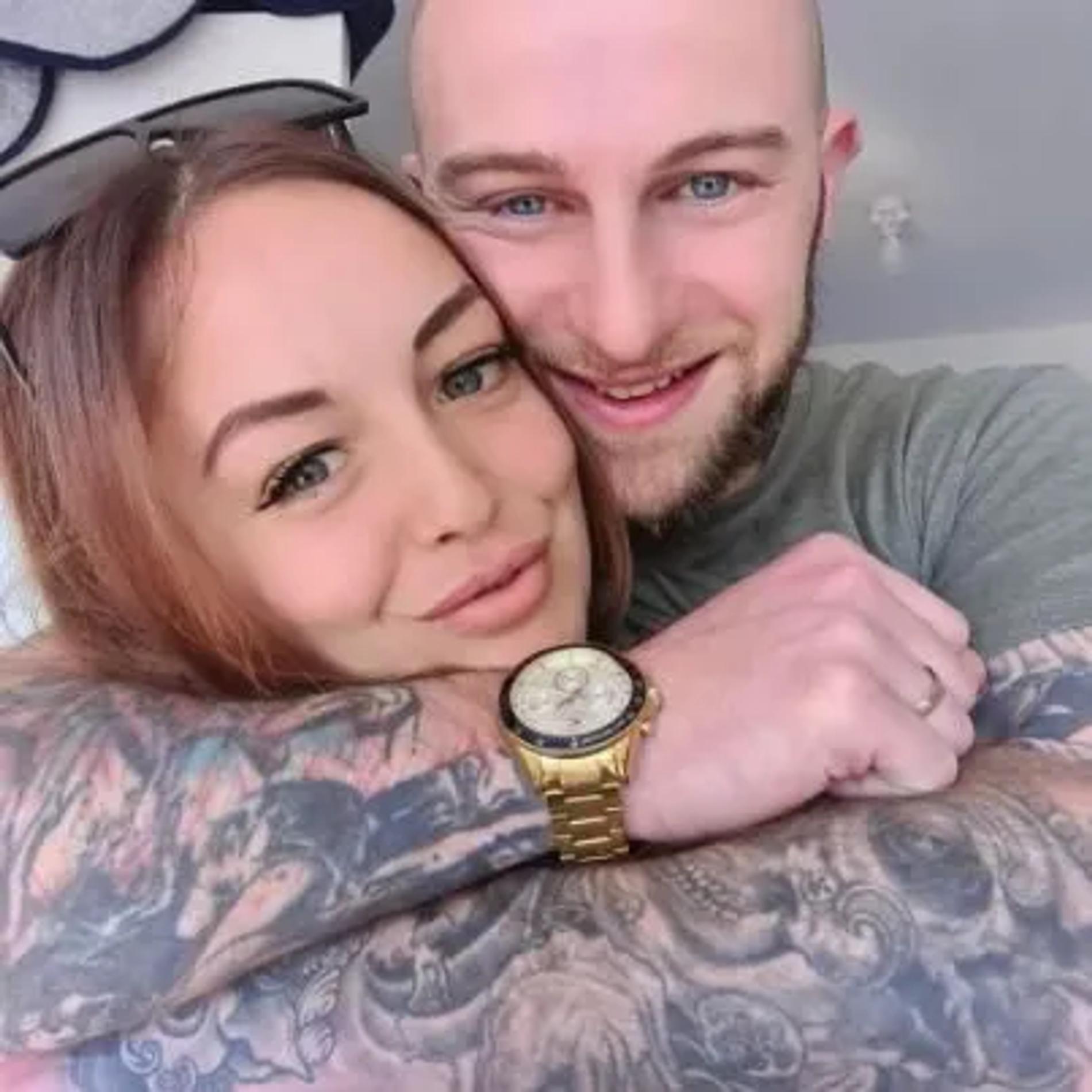 28-летняя Бет Мартин с супругом Люком. Фото: Metro