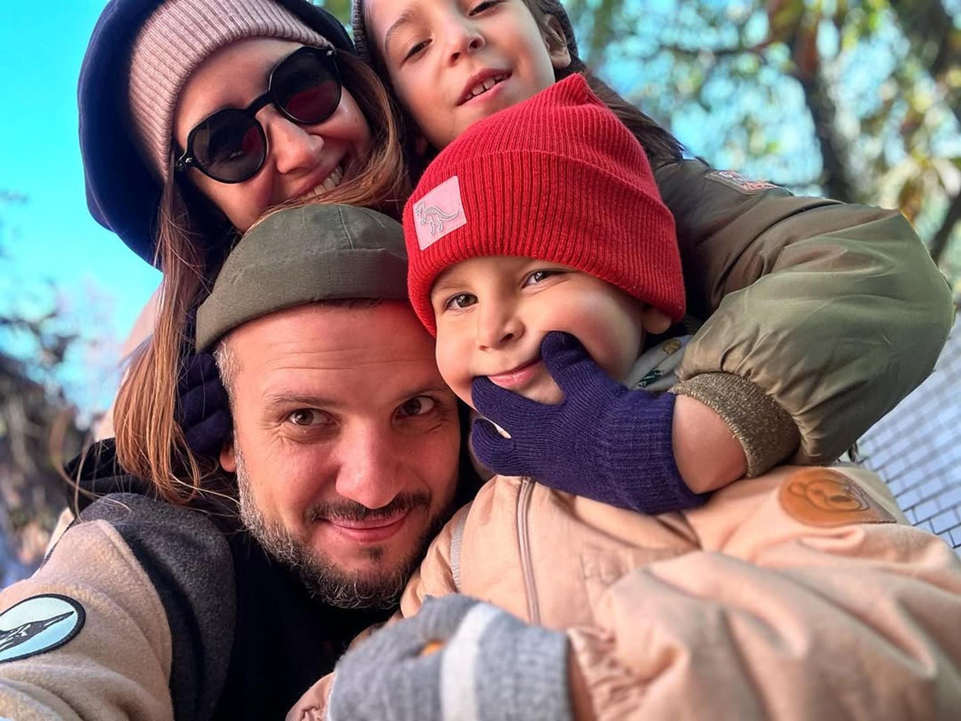 Дмитрий Позов с женой и детьми. Фото: Инстаграм (запрещён в РФ) @pozov