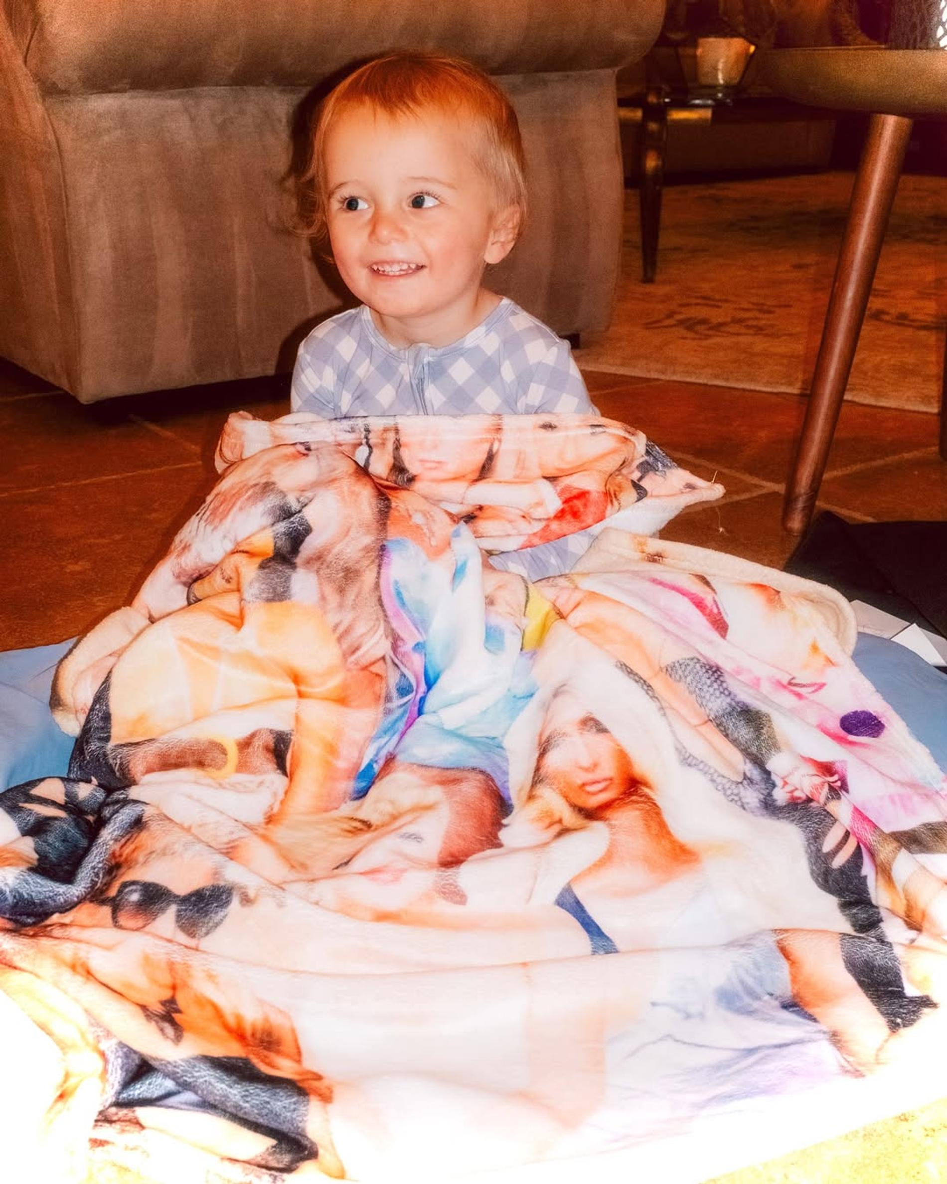 Пэрис Хилтон с сыном. Фото: Инстаграм (запрещён в РФ) @parishilton