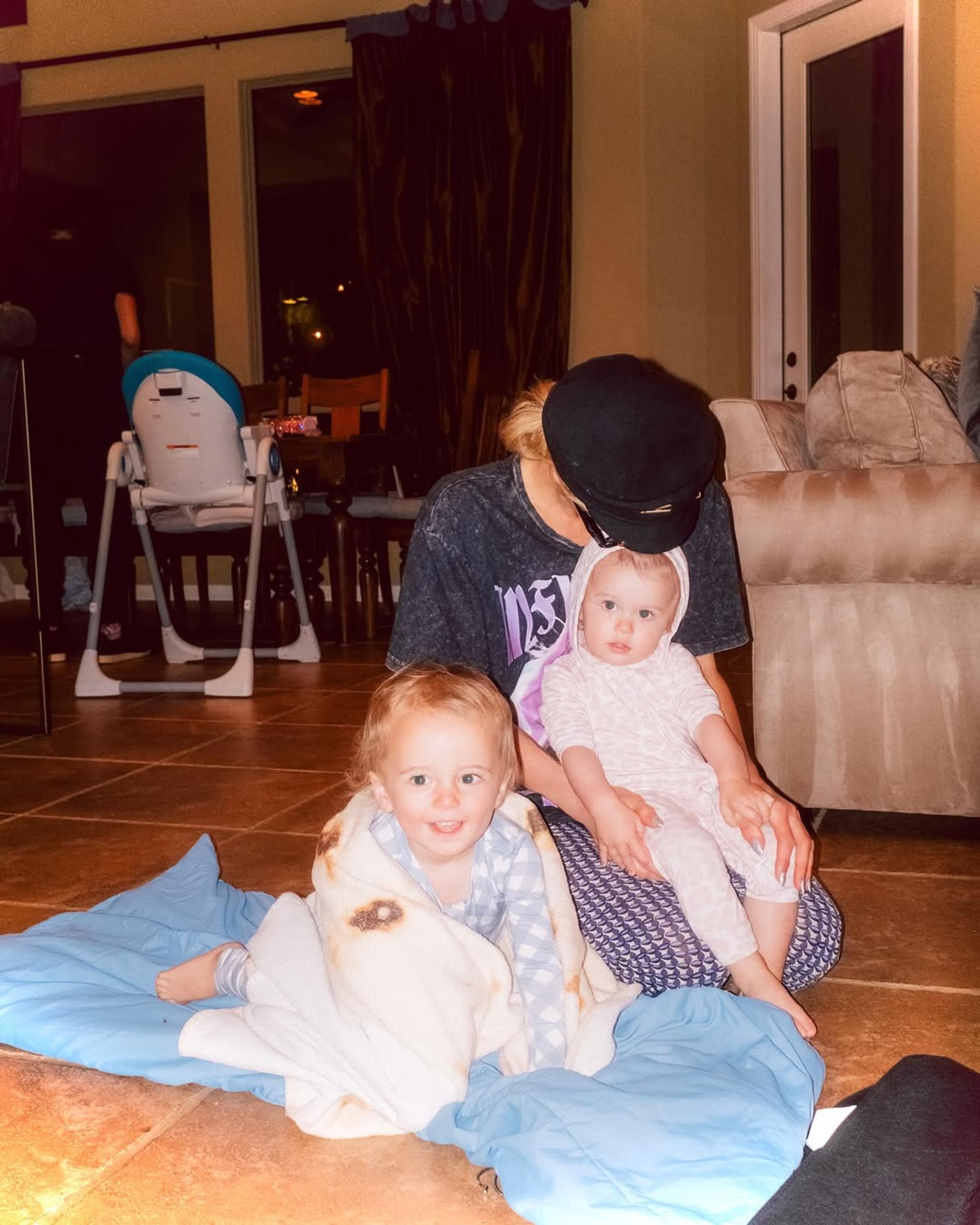 Пэрис Хилтон с сыном. Фото: Инстаграм (запрещён в РФ) @parishilton