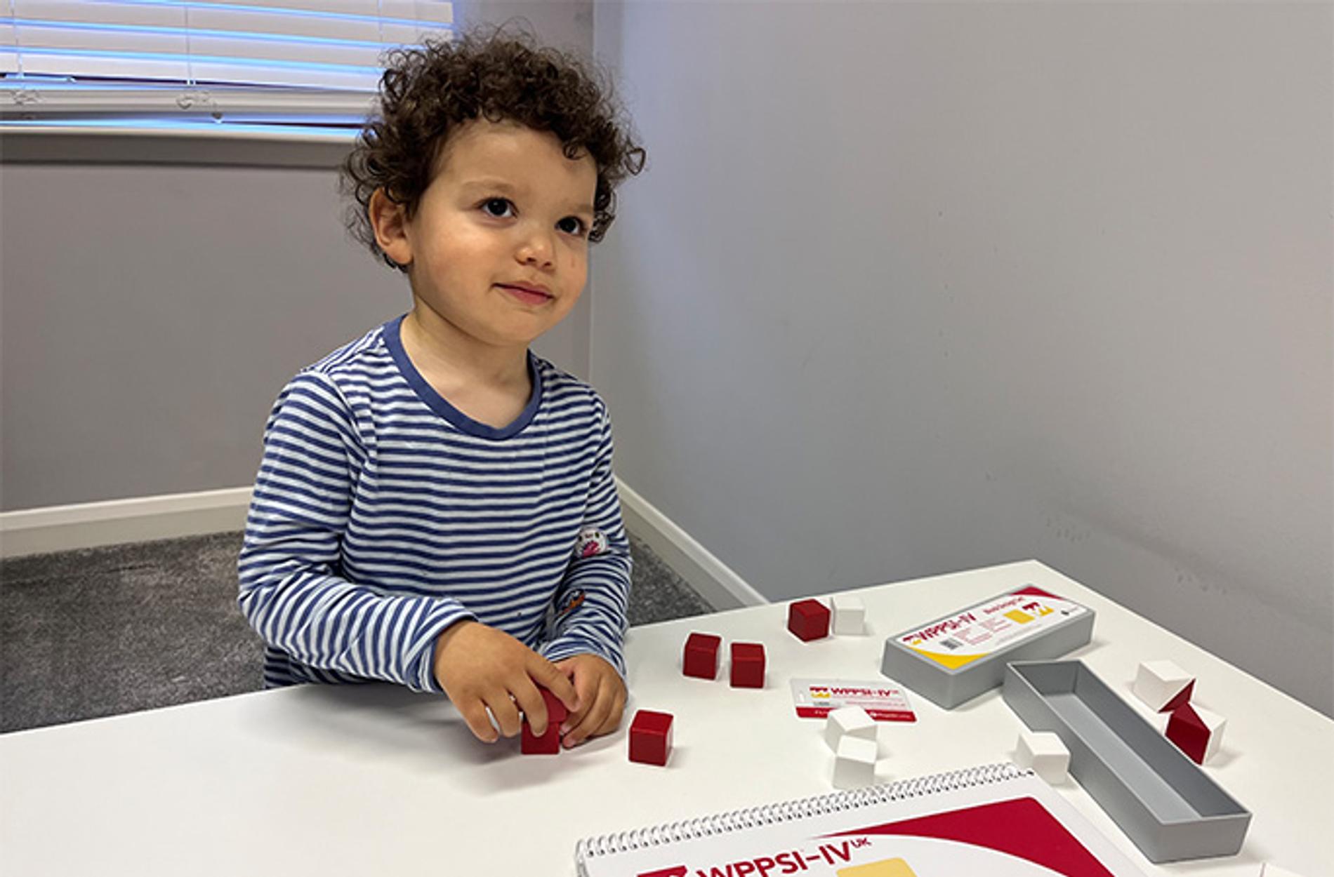 Джозеф Харрис-Биртилл в полтора года прочитал первую книгу. Фото: Guiness World Records