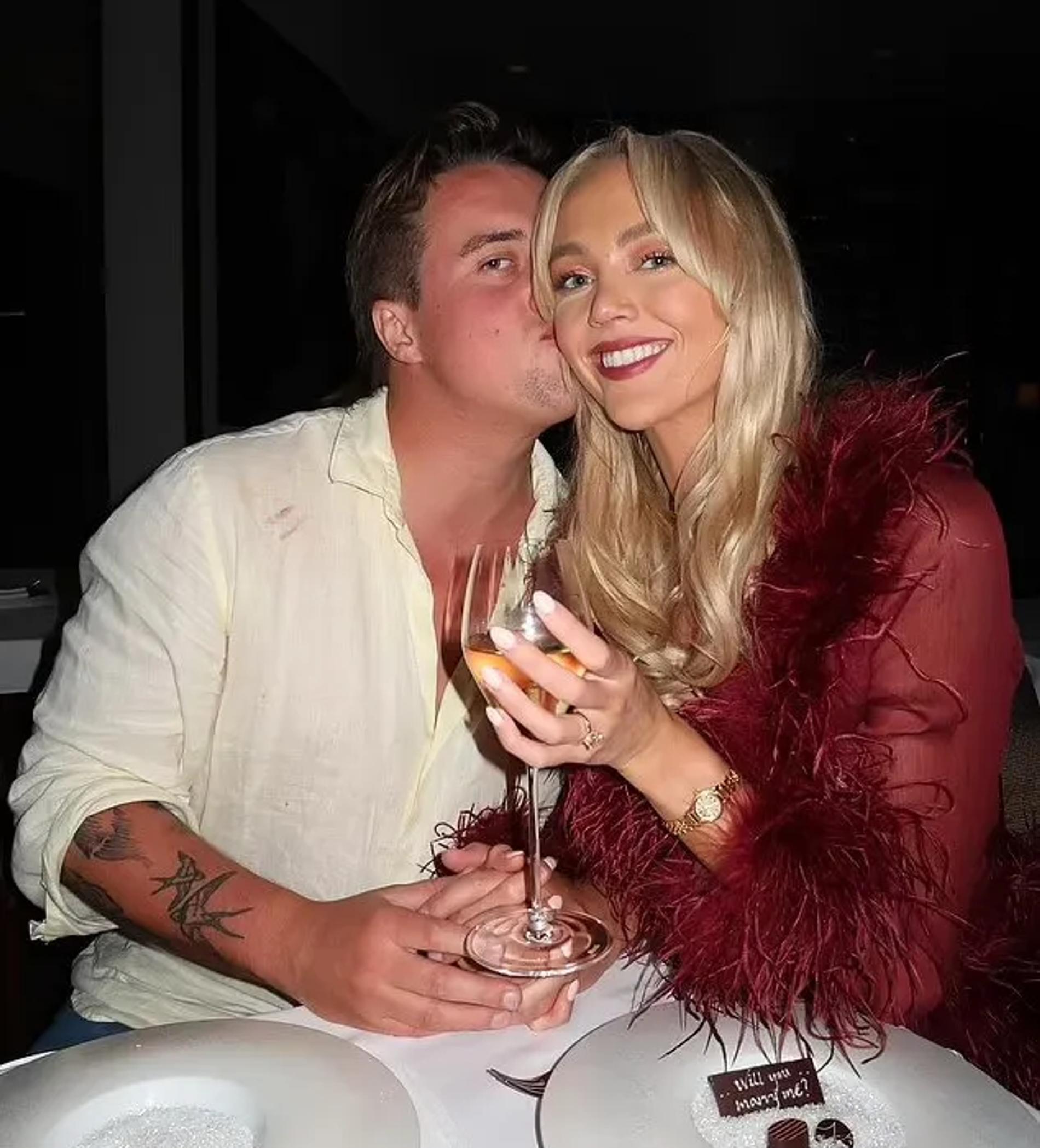 Дүние жүзіндегі порно веб-камералар Іш киімдегі порно жұлдыздармен порно көру