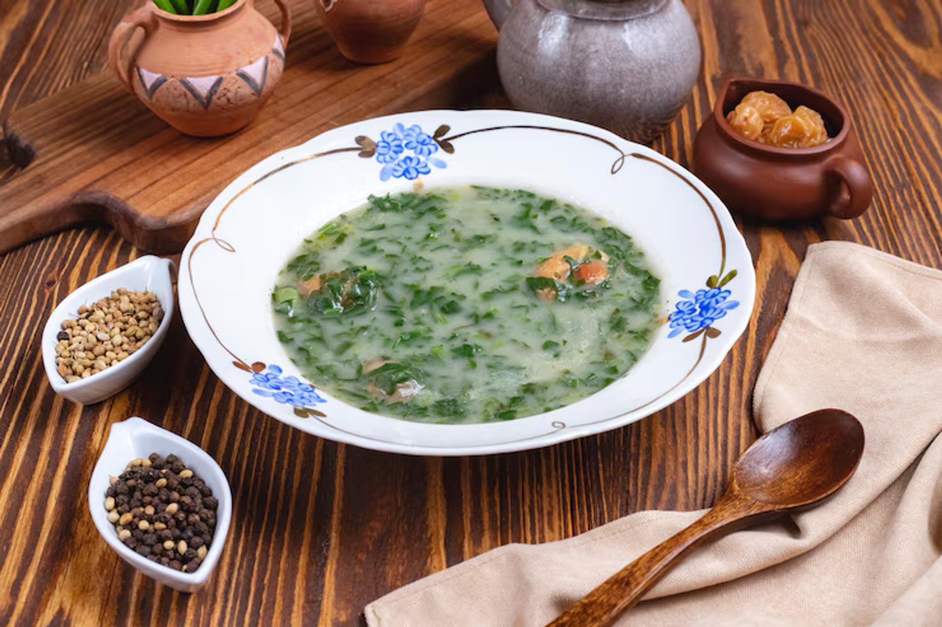 Ботвинья. Рецепты холодных супов. Фото: freepik.com