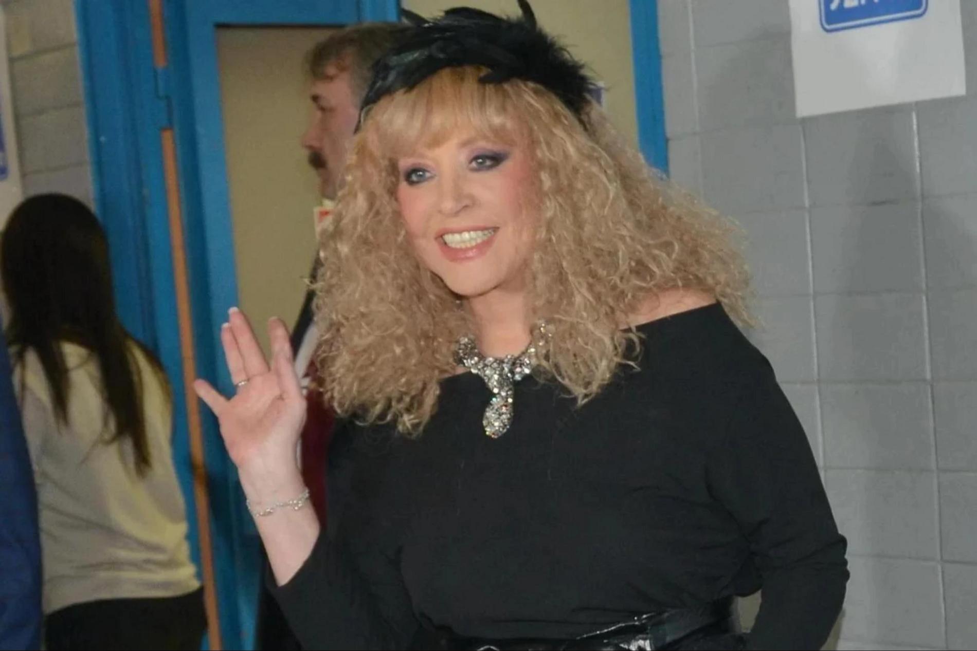 Пизды жуу киска жопа Esscada бейне