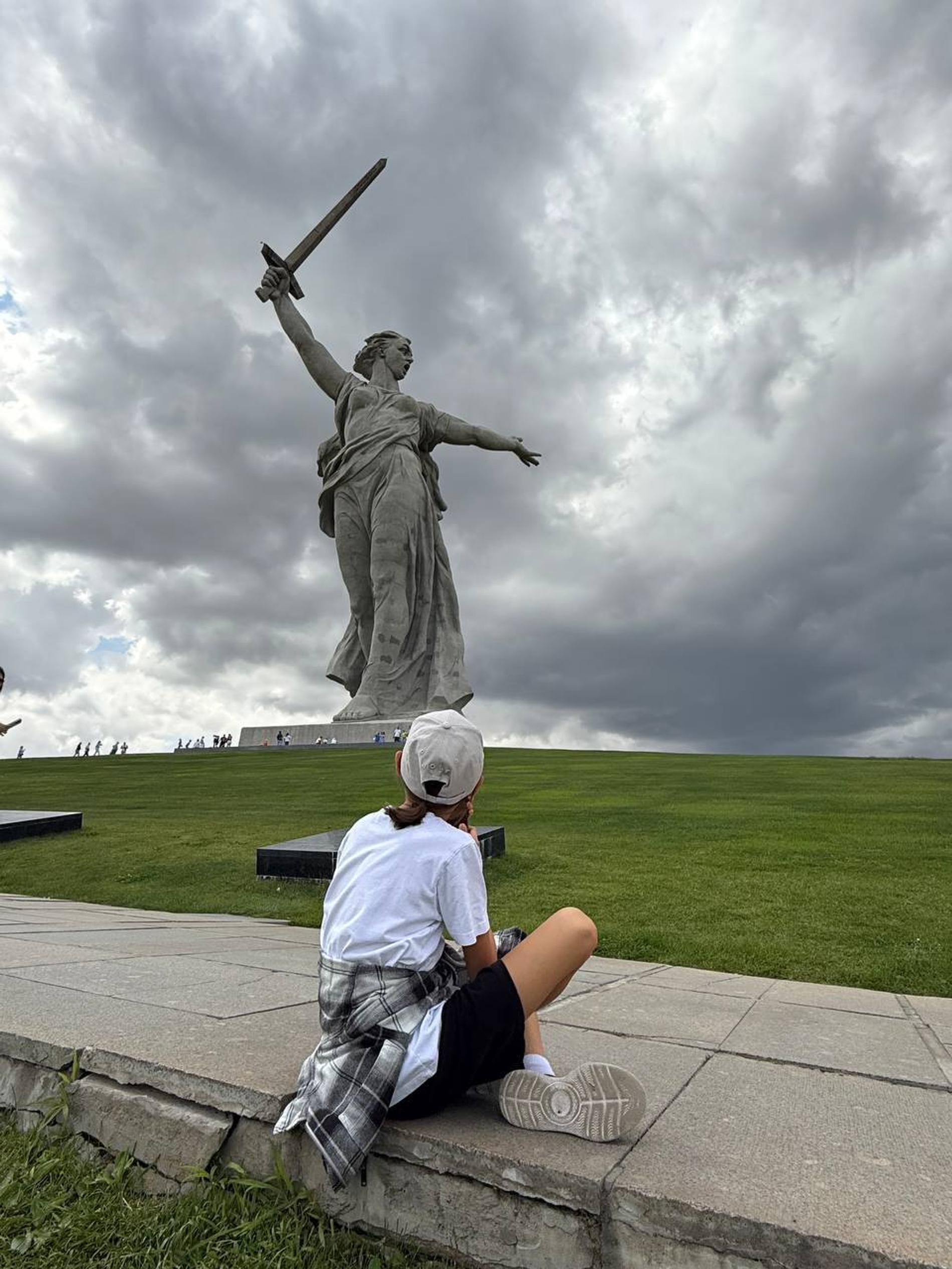 Ляйсан Утяшева привезла 10-летнюю дочь в Волгоград. Фото: Телеграм @utiashevaliasan