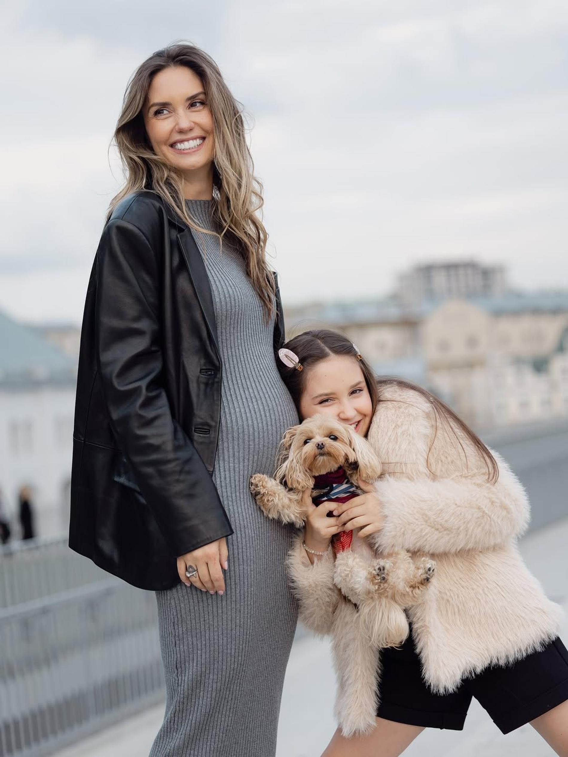 Агата Муцениеце с дочерью. Фото: Инстаграм (запрещён в РФ) @agataagata