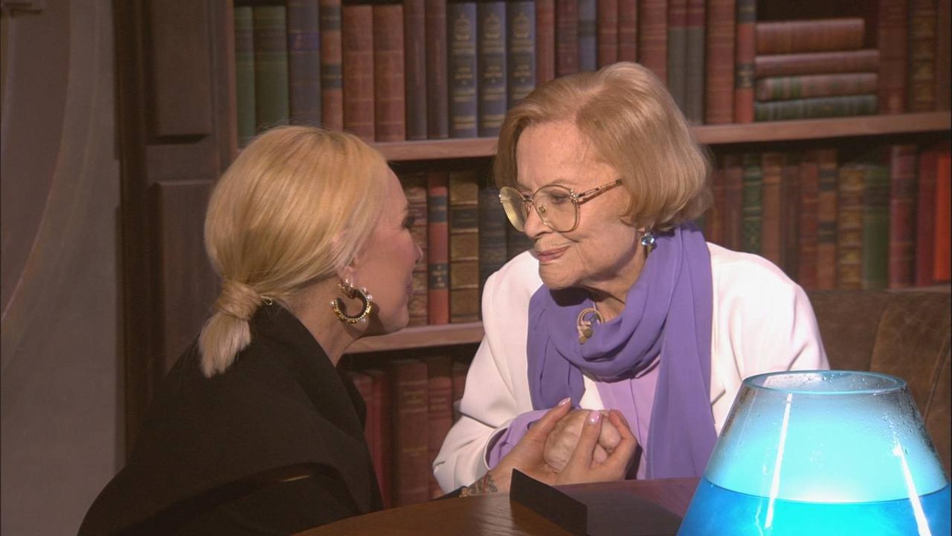 Лера Кудрявцева и Валентина Талызина на телесъёмках. Фото: Telegram-канал Леры Кудрявцевой