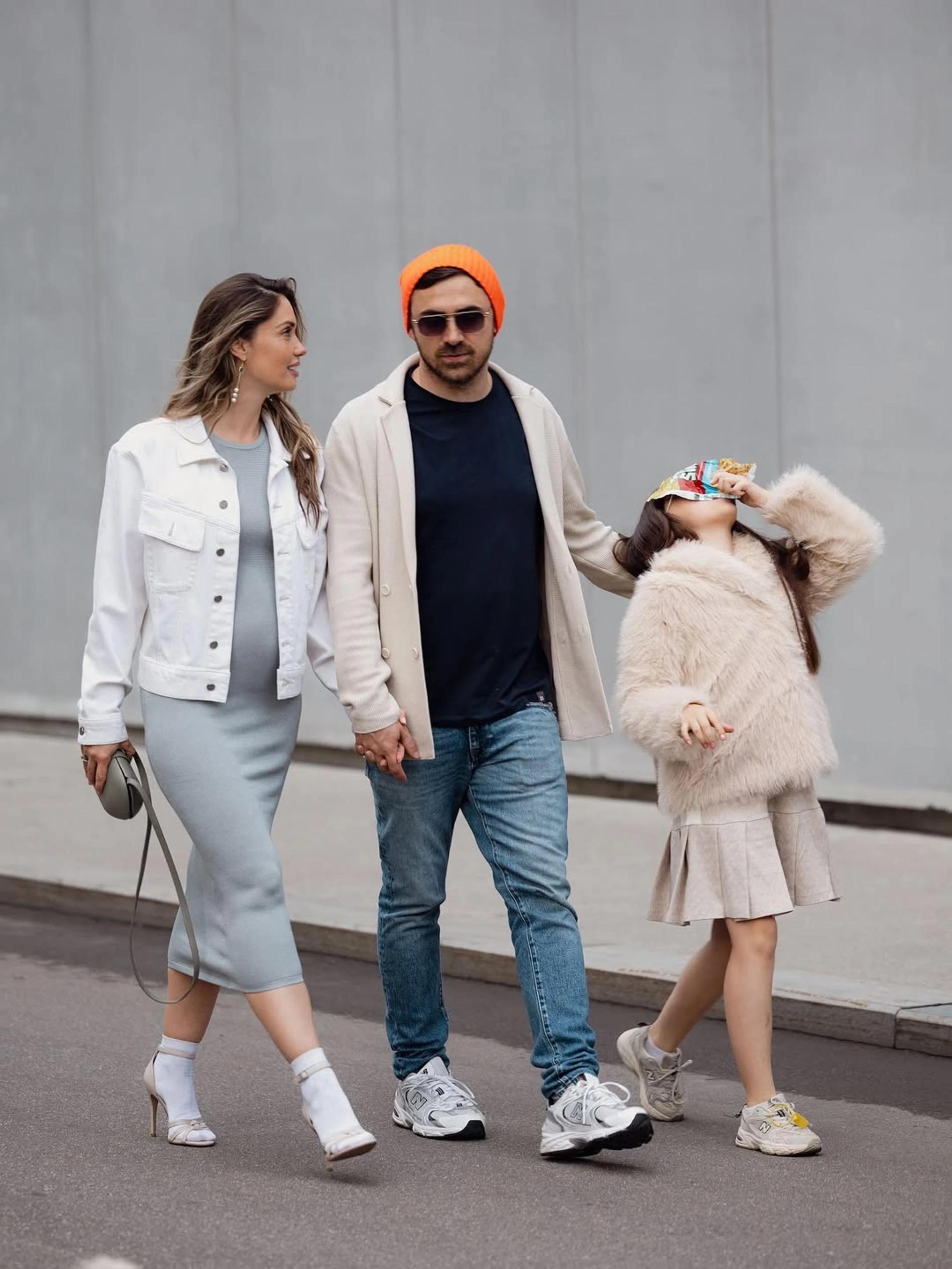 Агата Муцениеце с дочерью и женихом Петром Дрангой. Фото: Инстаграм (запрещён в РФ) @agataagata