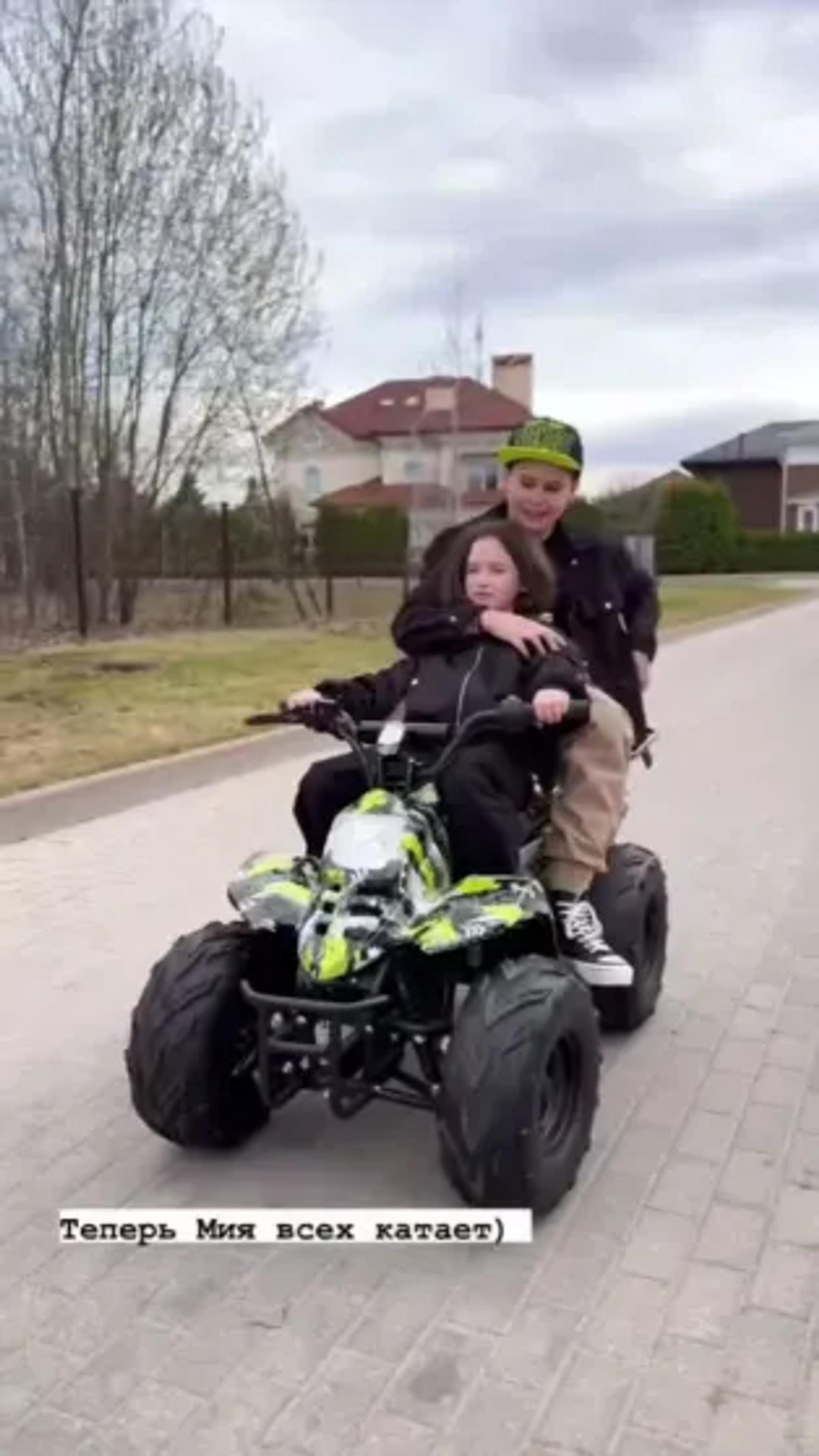 Мия и Тимофей Прилучные встретились после долгой разлуки. Скриншот: Инстаграм* @zepyur_brutyan