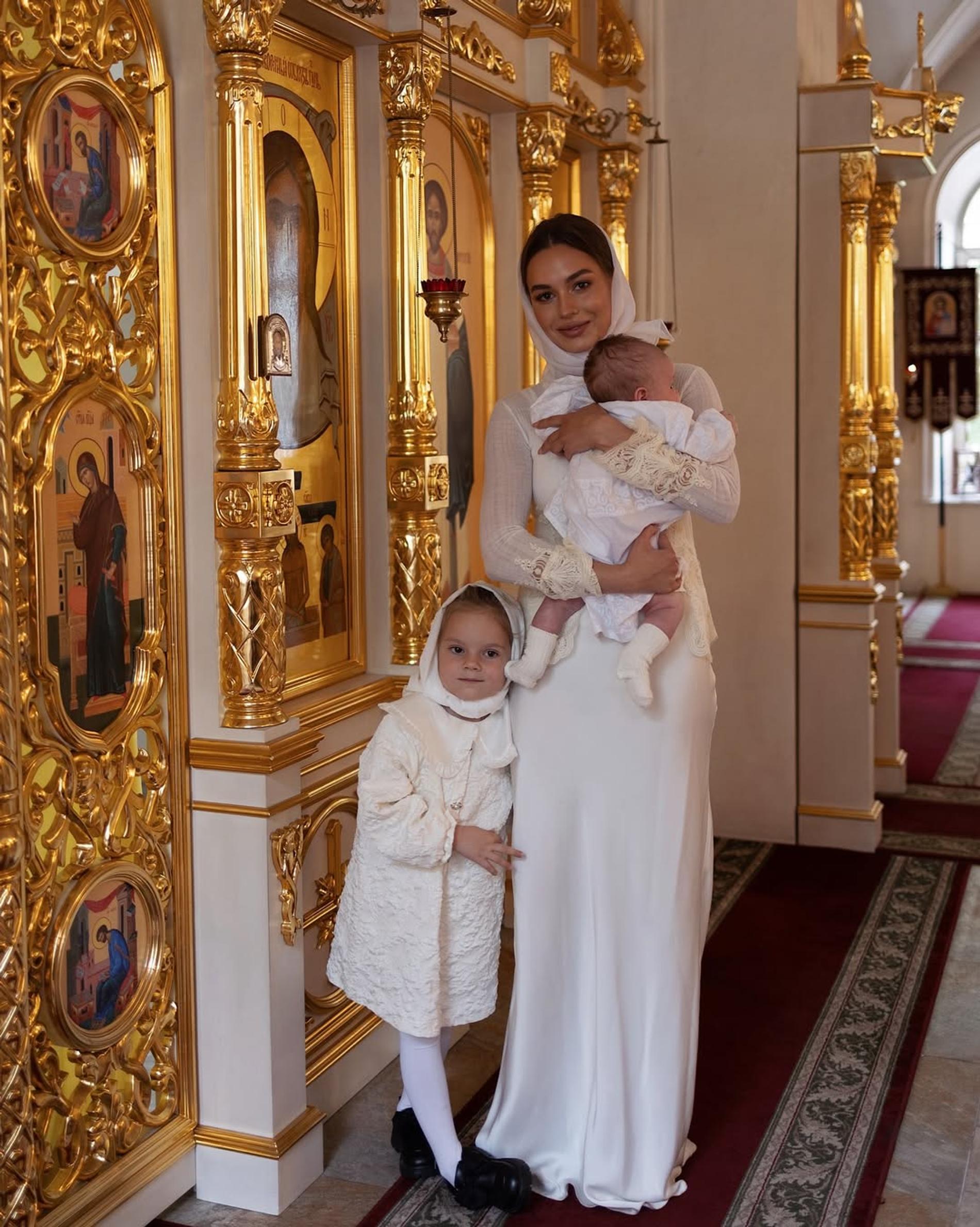 Арсений и Лиана Шульгины крестили сына. Фото: Инстаграм* @lianashulgina