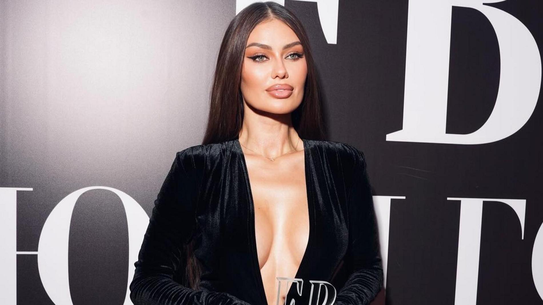 Порно жігіт жігіттің мүшесін сорып, анусты жалайды