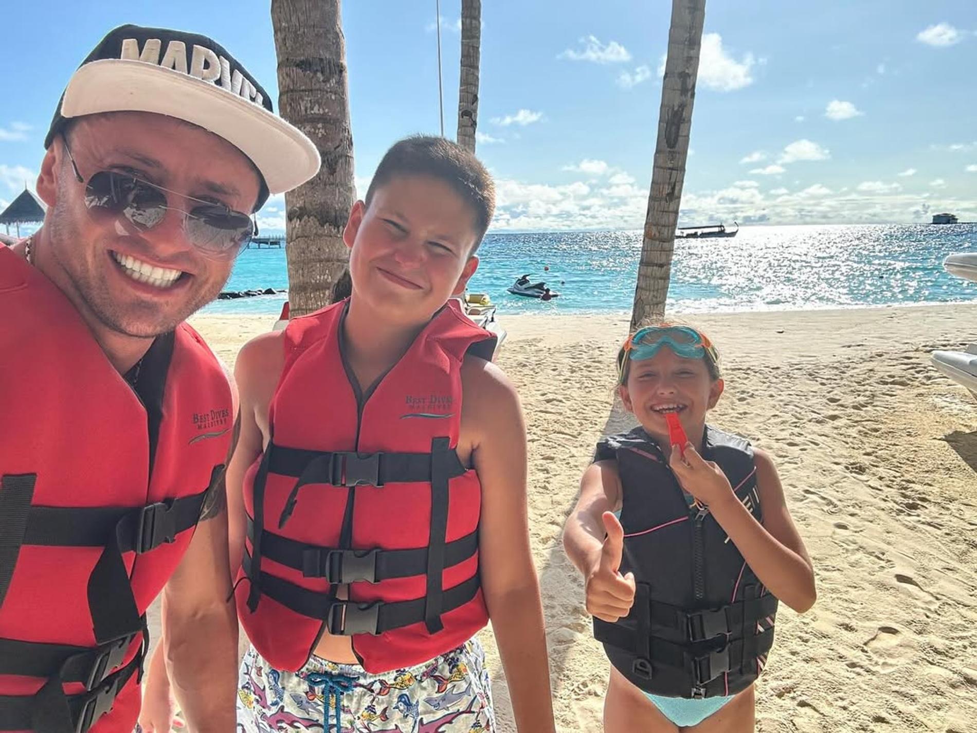 Павел Прилучный с детьми. Фото: Инстаграм (запрещен в РФ) @bugevuge