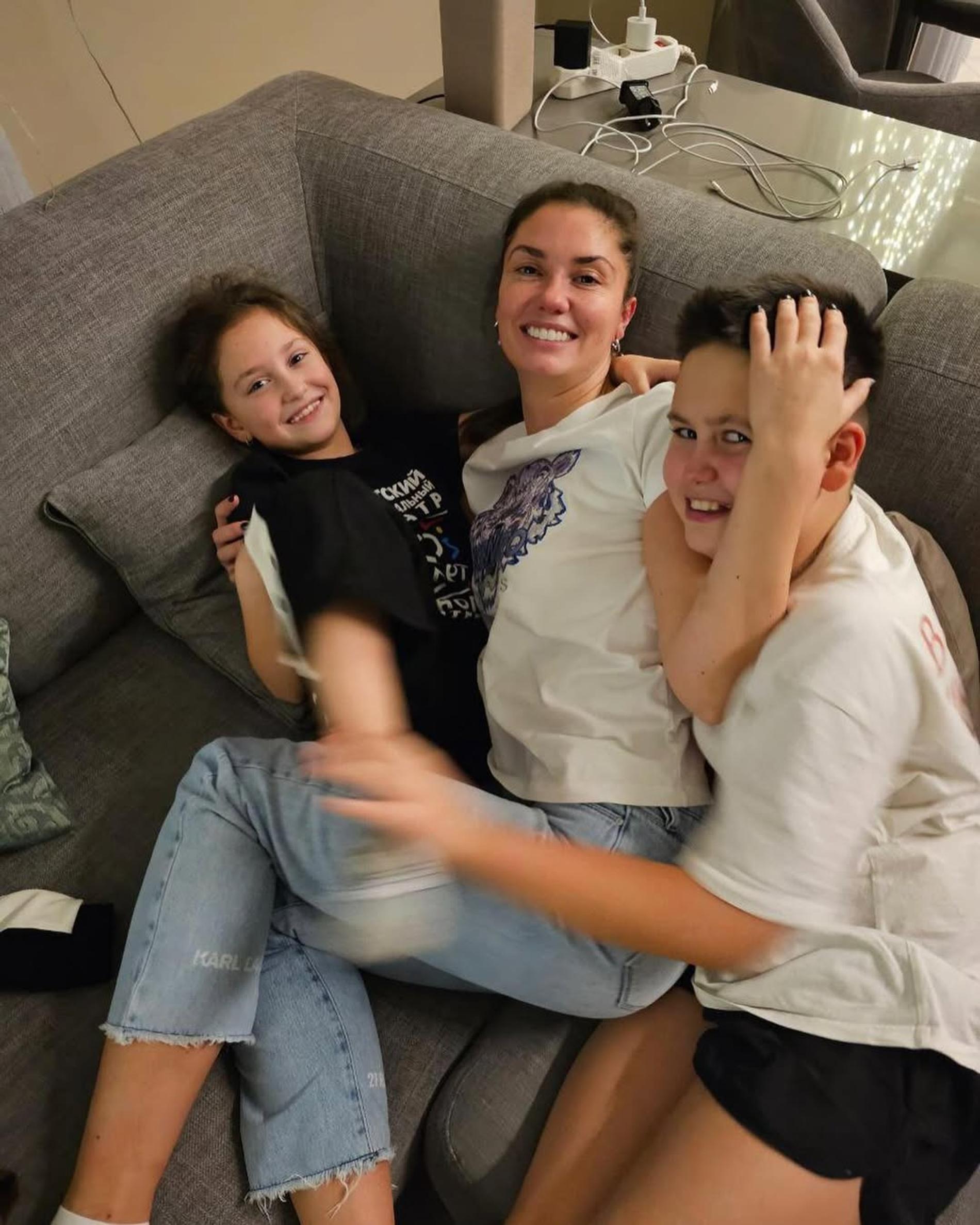 Агата Муцениеце с детьми. Фото: Инстаграм (запрещен в РФ) @agataagata