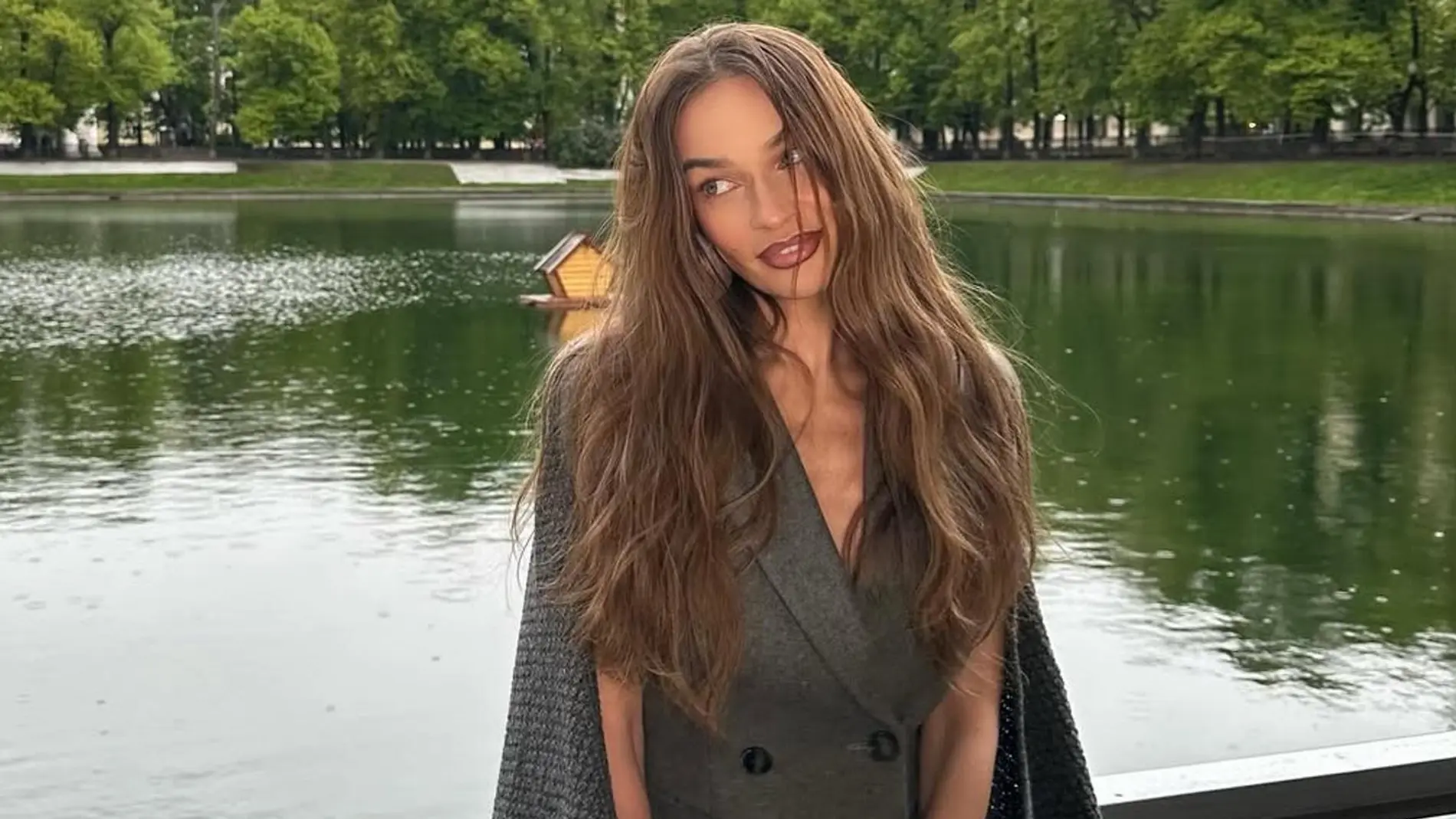 Busty qizil sochlar Kochada jinsiy aloqa, ruscha uslub