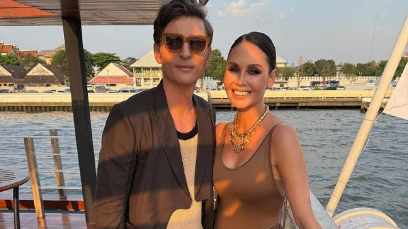 Tanya uy jinsiy aloqa Tayt kiygan turmushga chiqqan ayollar