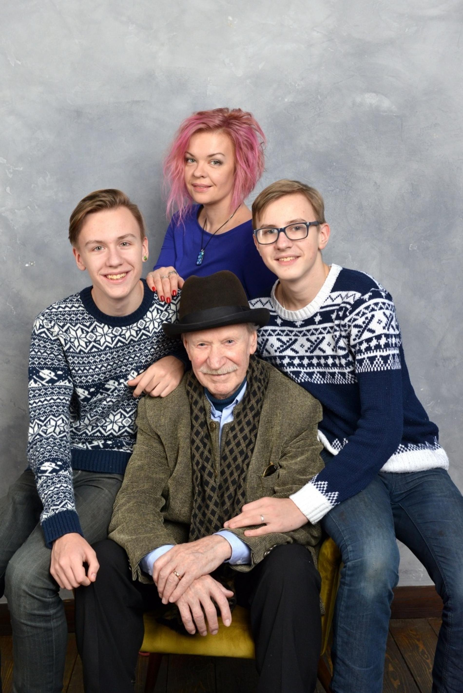 Наталья Вяль c Иваном Краско и сыновьями. Фото: Инстаграм (запрещён в РФ)