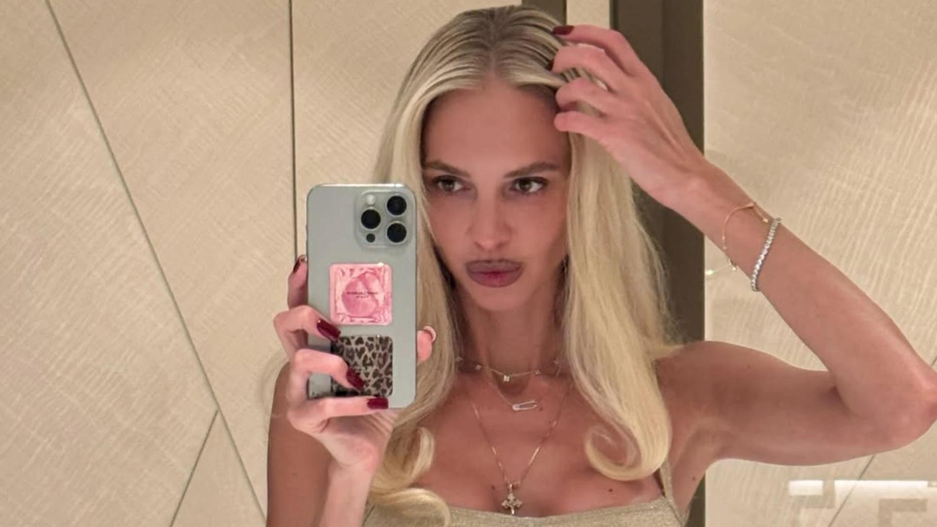 Жігіттердің қолдарымен каммингінің суреттері Олар бір әйелге сперматозоидты құйып алған