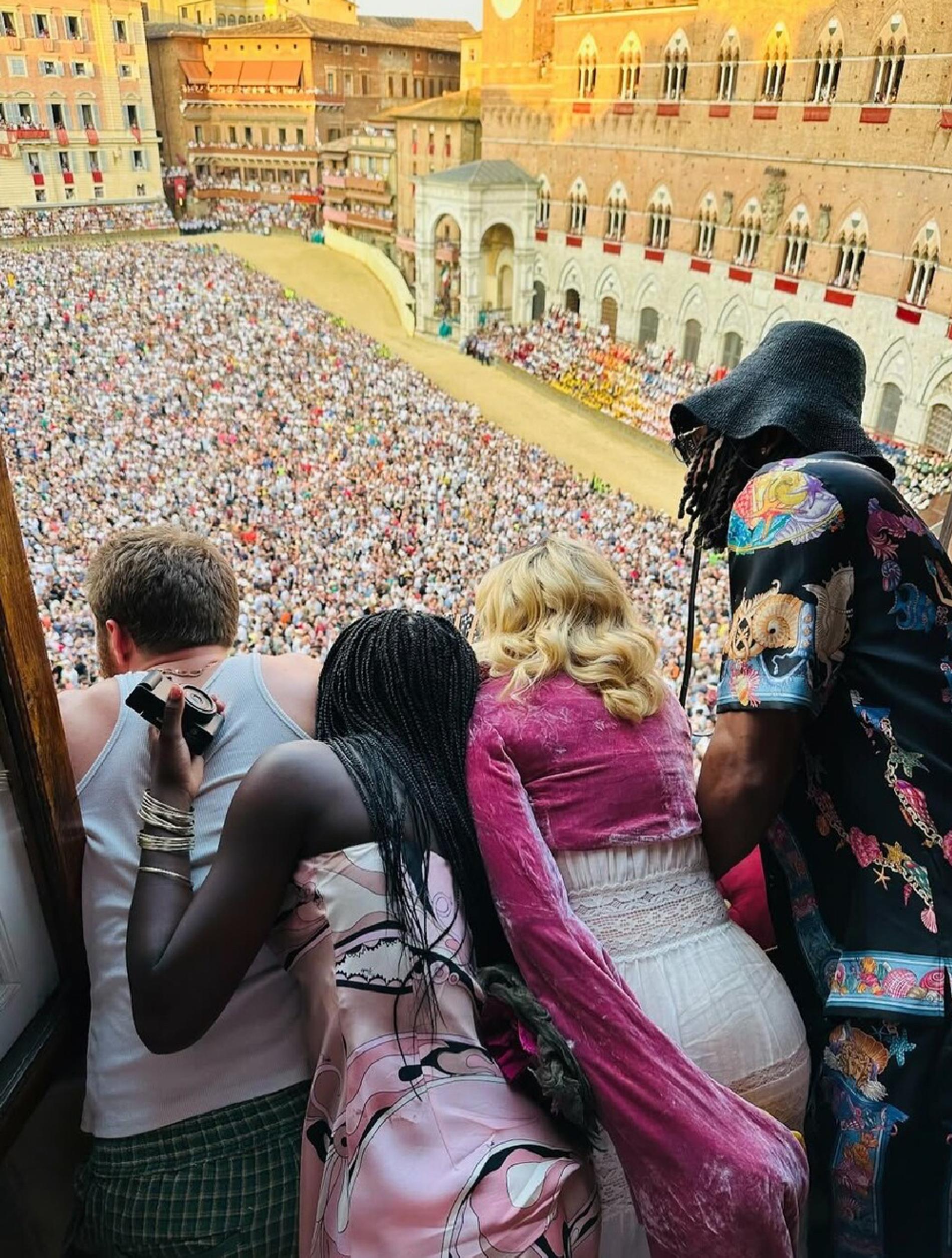 Мадонна на скачках. Фото: Инстаграм (запрещён в РФ) @madonna