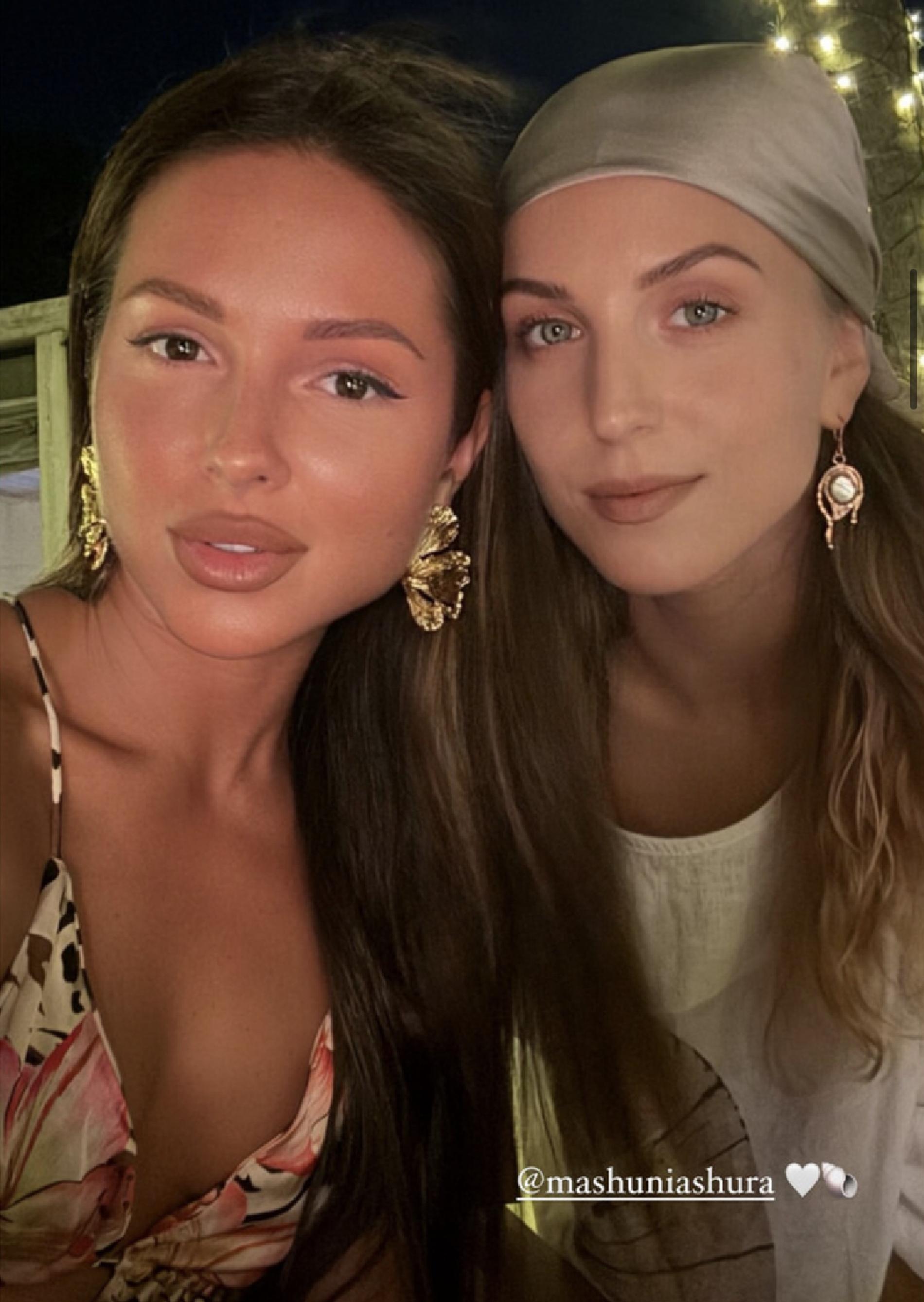 Нюша с сестрой. Фото: Инстаграм (запрещен в РФ) @nyusha_nyusha