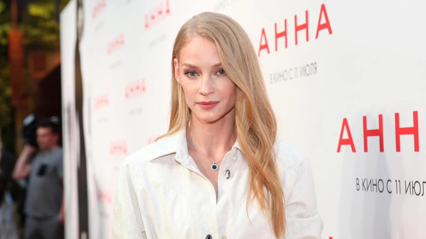 Ауыл жастары және олардың жыныстық ойын-сауықтары Мөлдір эротикалық трусиктер