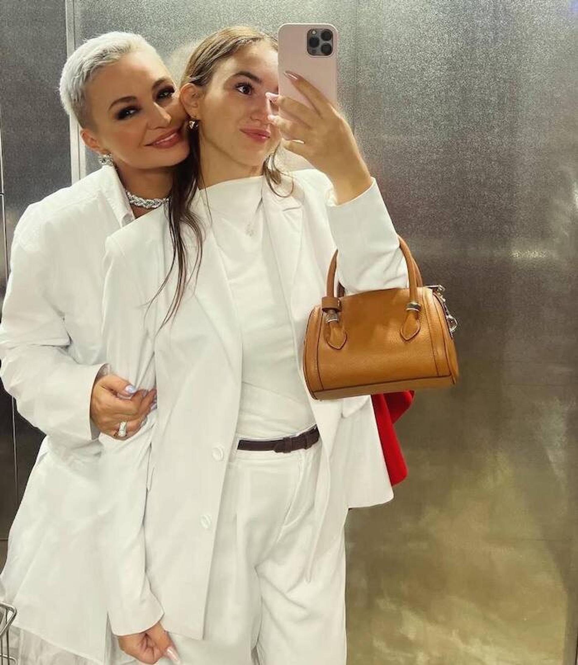 Катя Лель с дочерью. Фото: Инстаграм (запрещён в РФ) @katyalelofficial