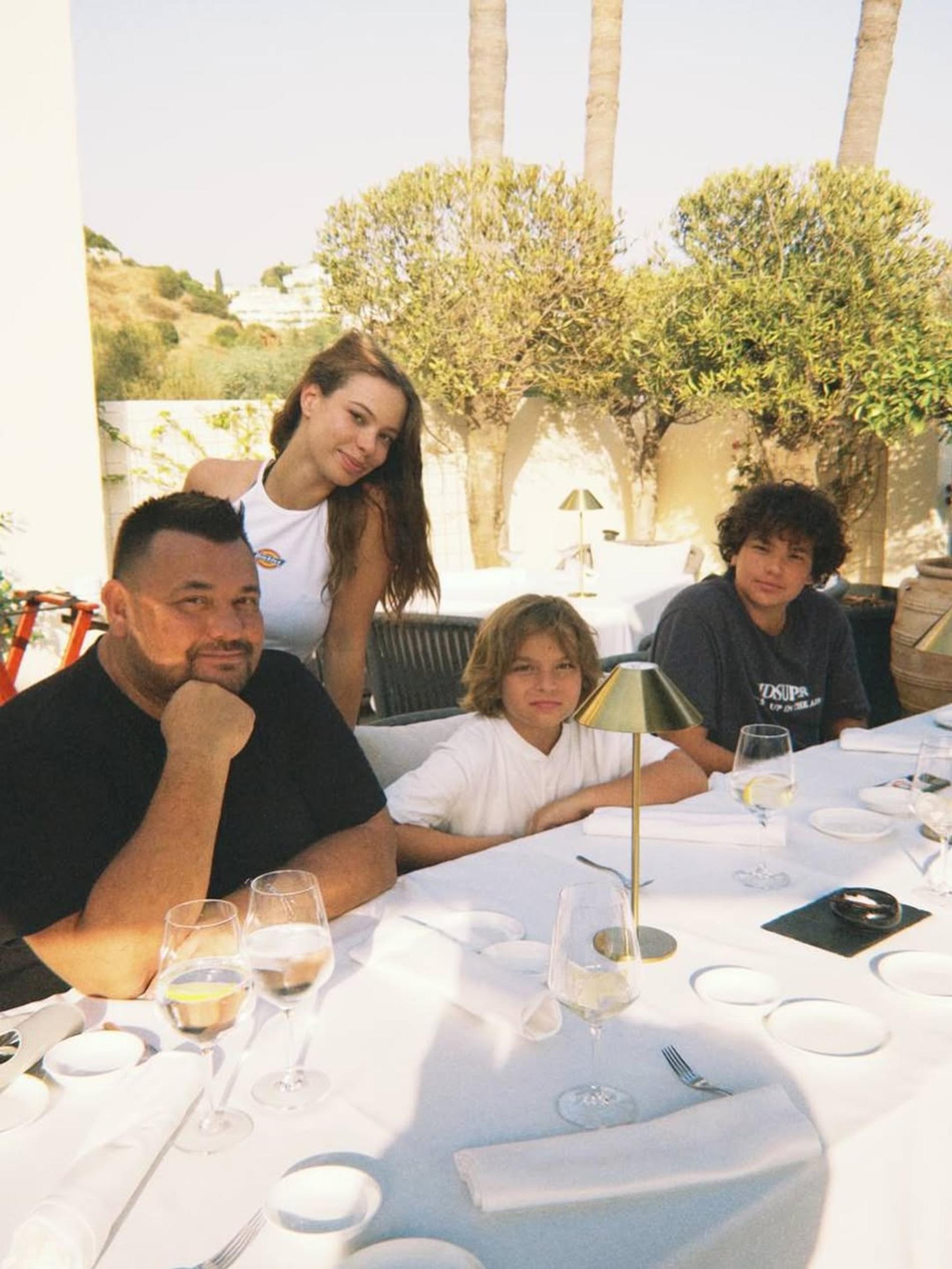 Сергей Жуков с детьми. Фото: Инстаграм* @sezhukov