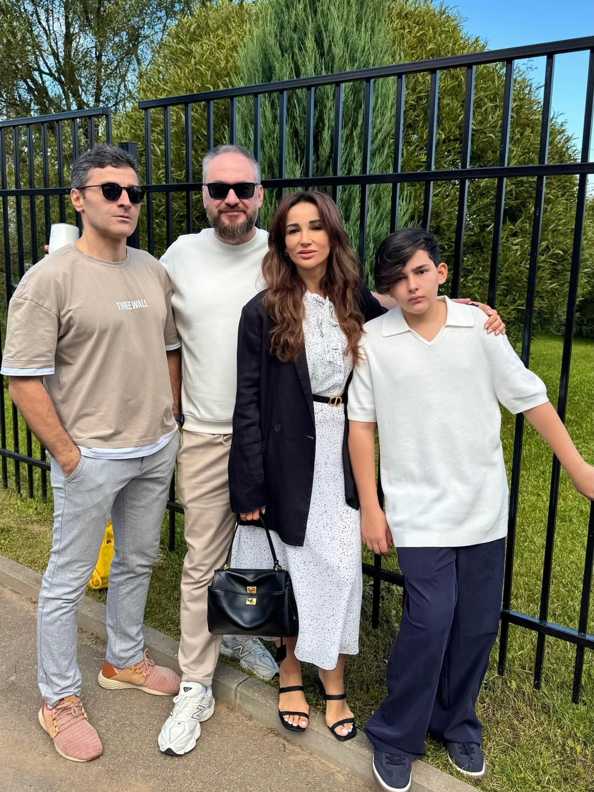 Анфиса Чехова с женихом, бывшим мужем и сыном. Фото: Инстаграм (запрещён в РФ) @achekhova