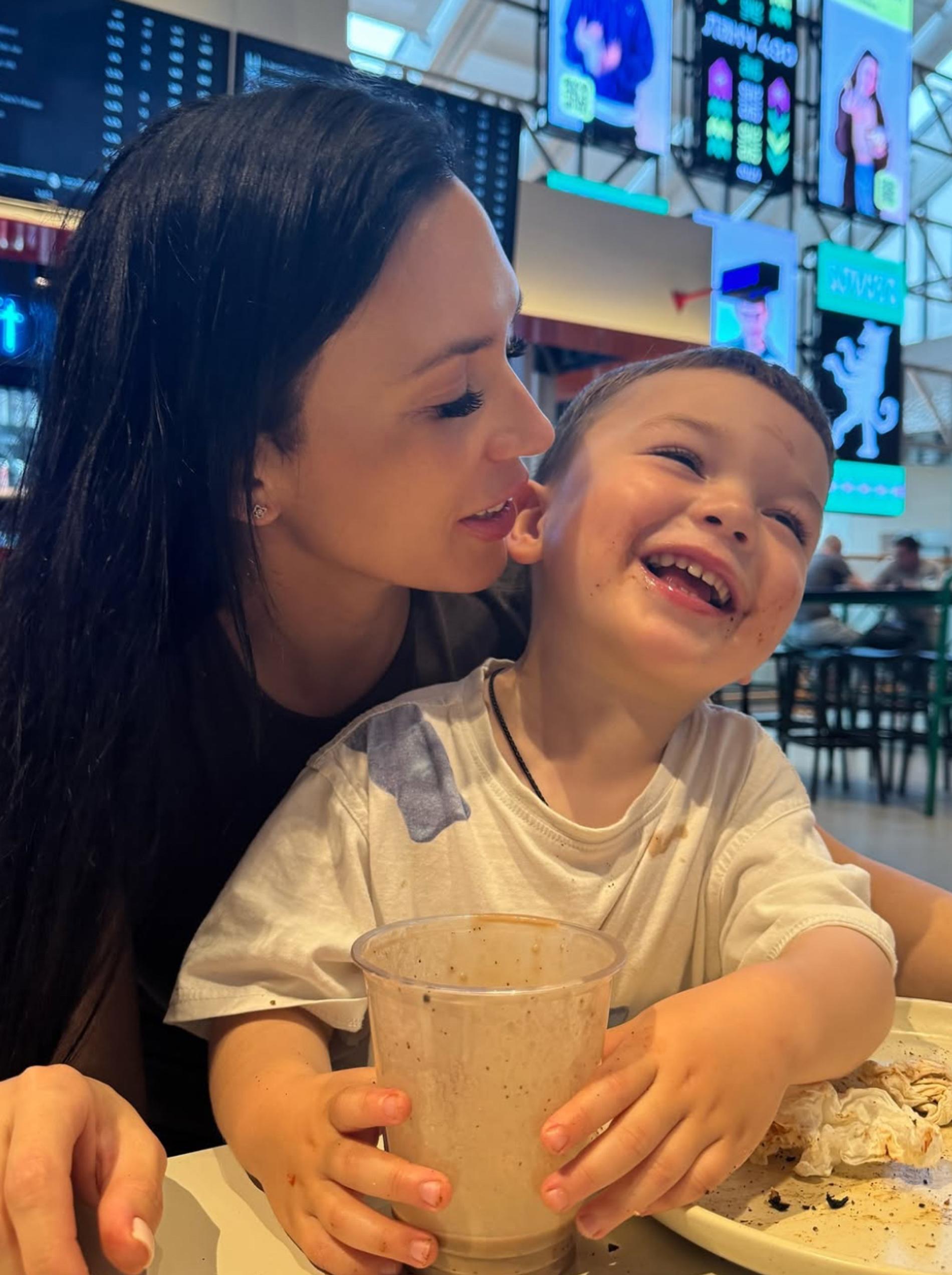 Ольга Серябкина с сыном. Фото: Инстаграм (запрещён в РФ) @seryabkina