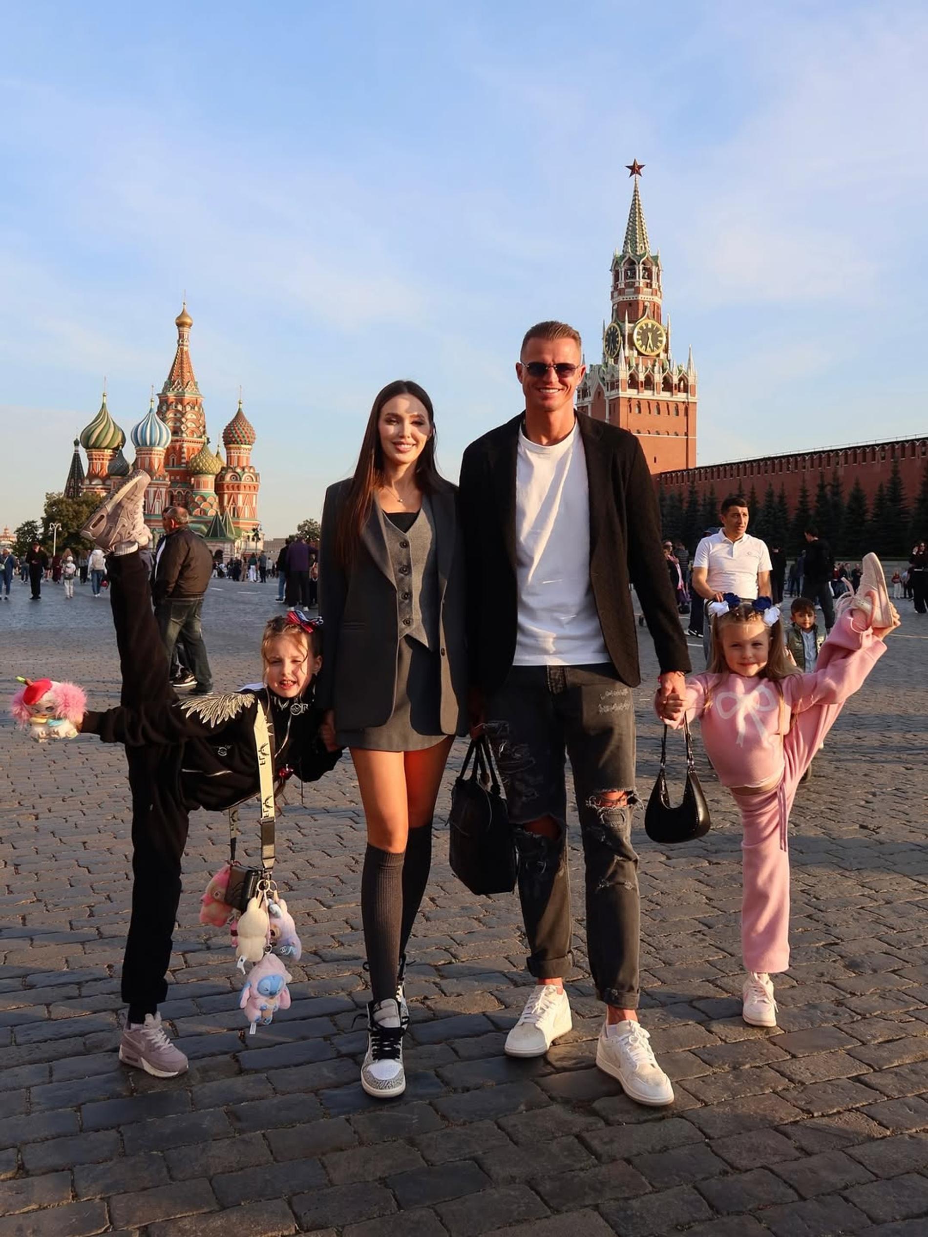 Анастасия Костенко с семьёй. Фото: Инстаграм (запрещён в РФ) @kostenko.94