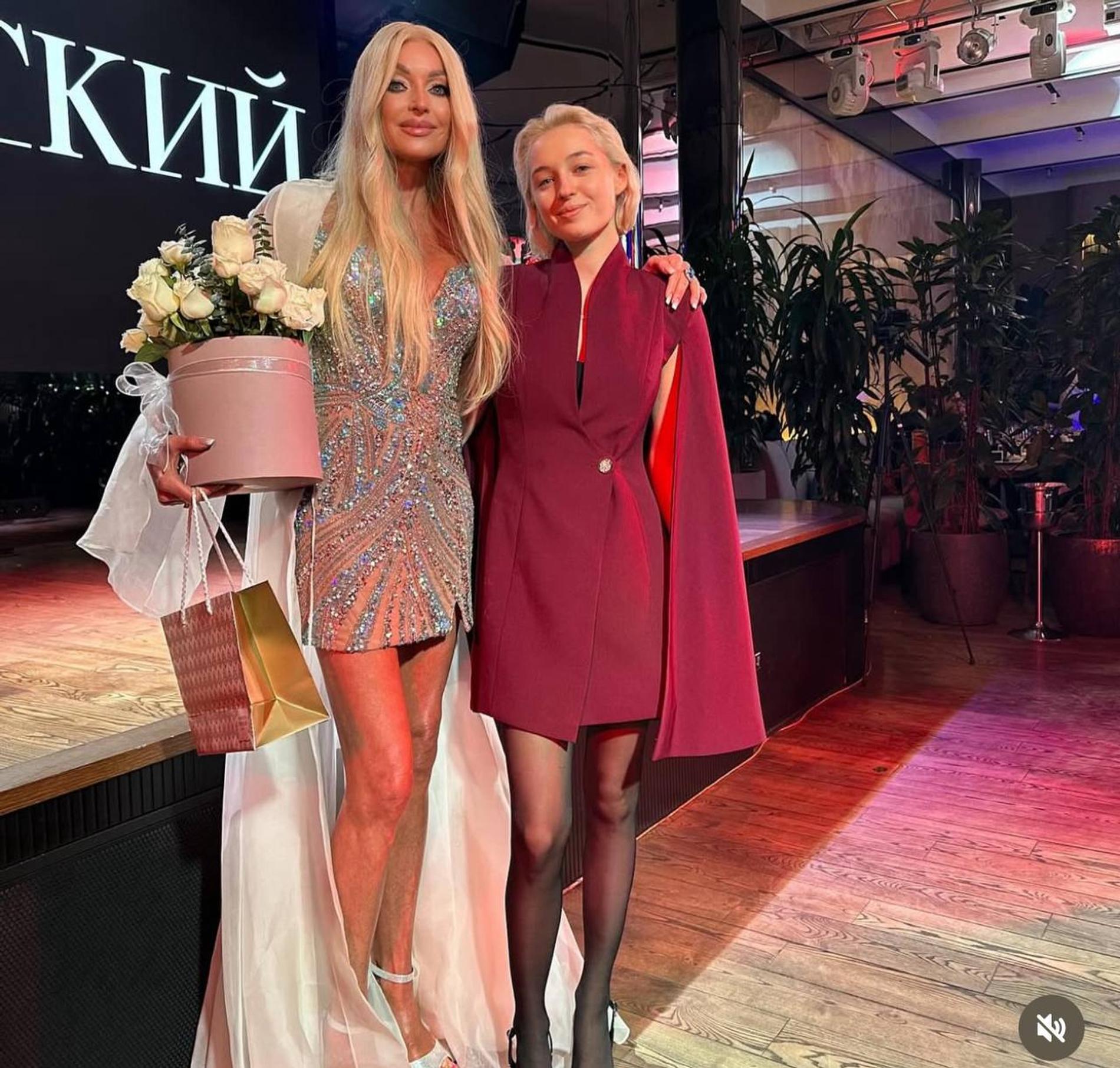 Анастасия Волочкова с дочерью Ариадной. Фото: Telegram @volochkova_anastasiya