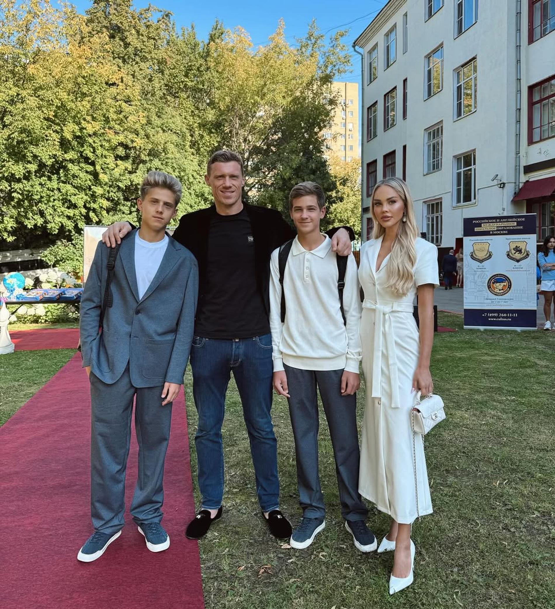 Мария Погребняк с бывшим мужем и сыновьями. Фото: Инстаграм (запрещён в РФ) @mariapoga_