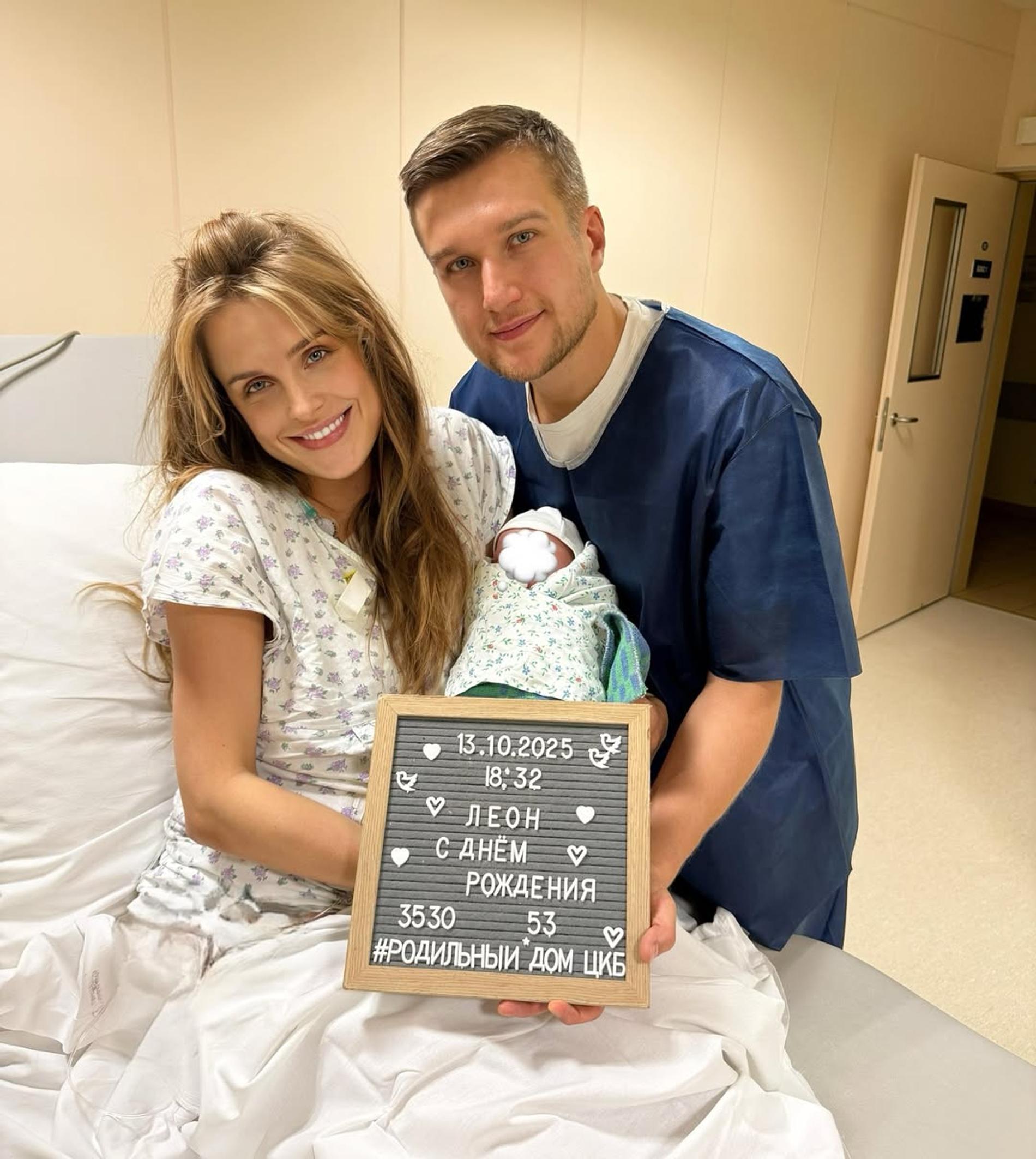 Анатолий Руденко и Елена Дудина с сыном. Фото: Инстаграм (запрещён в РФ) @elena_dudina_official