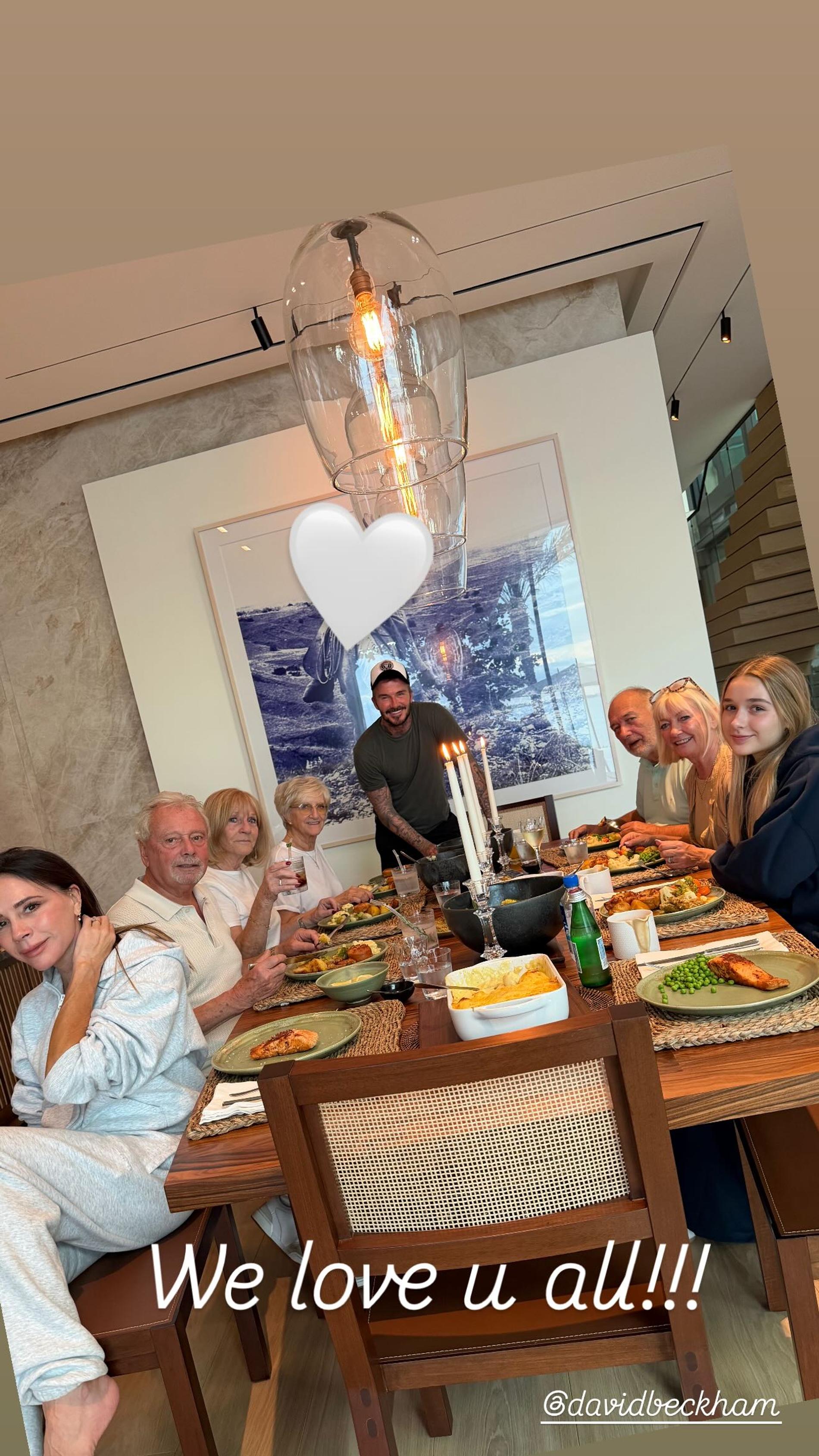 Фото: Инстаграм (запрещён в РФ) @victoriabeckham