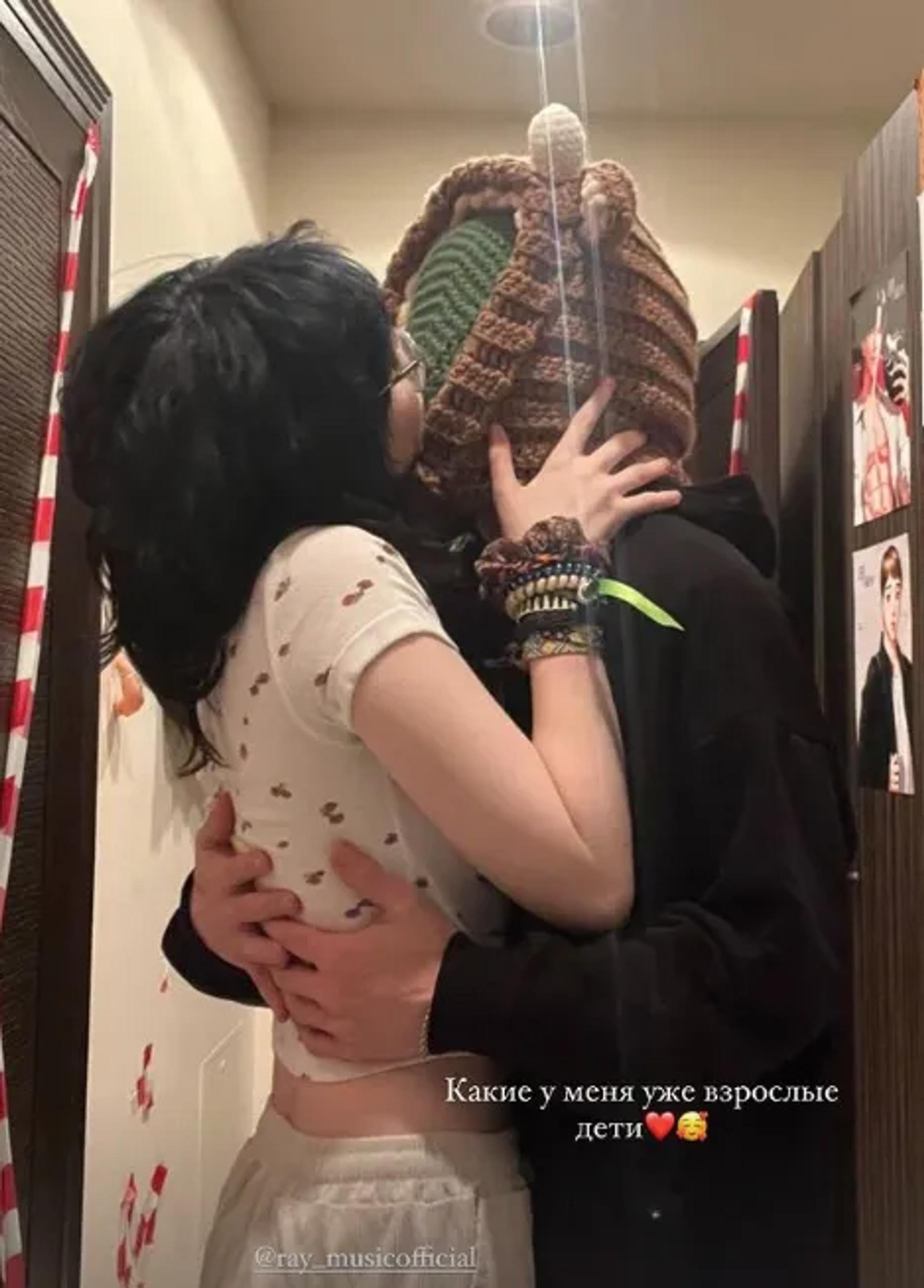 Ray с парнем. Фото: Инстаграм (запрещён в РФ) @glukozamusic