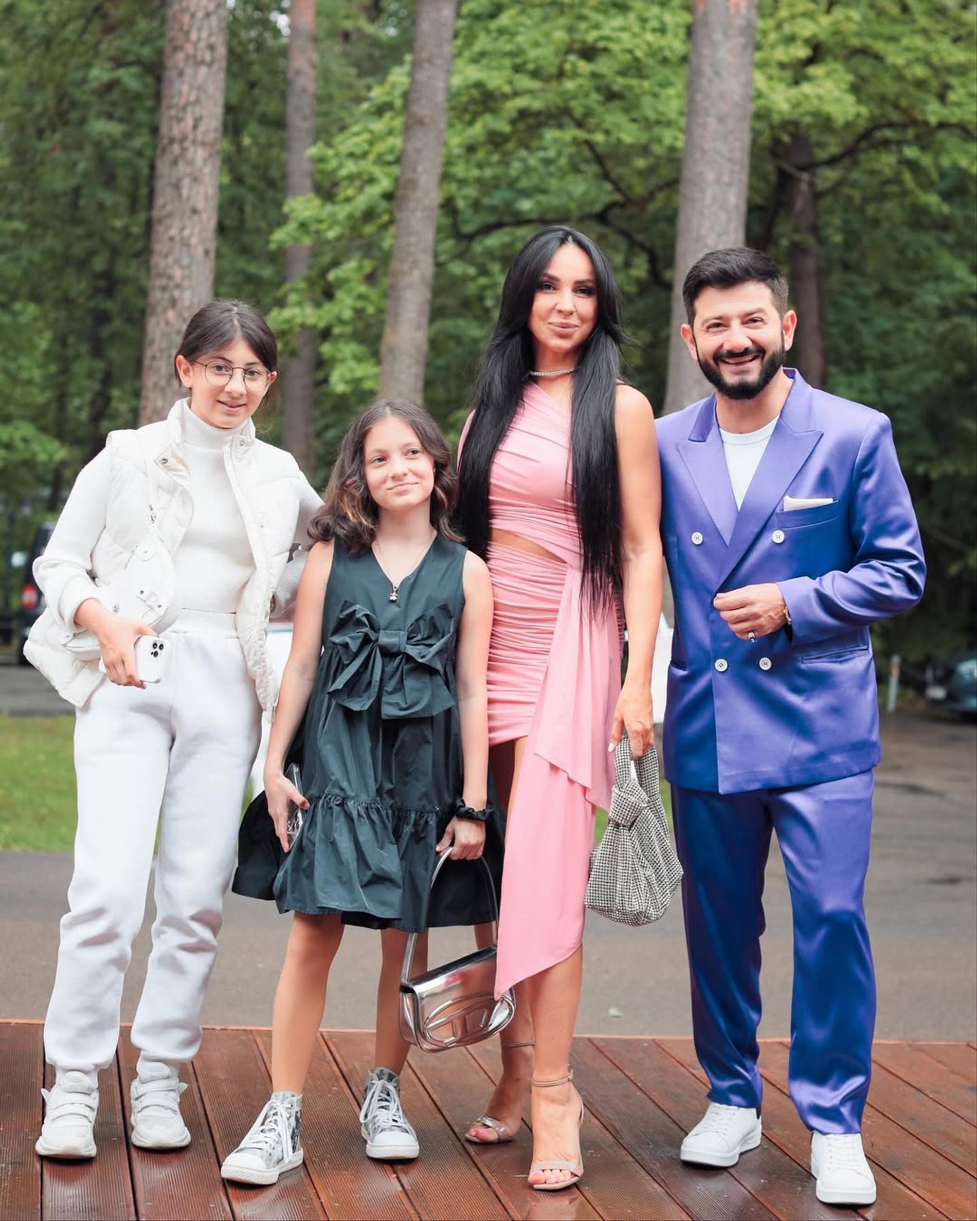 Михаил Галустян с экс-женой и детьми. Фото: Инстаграм (запрещён в РФ) @m_galustyan