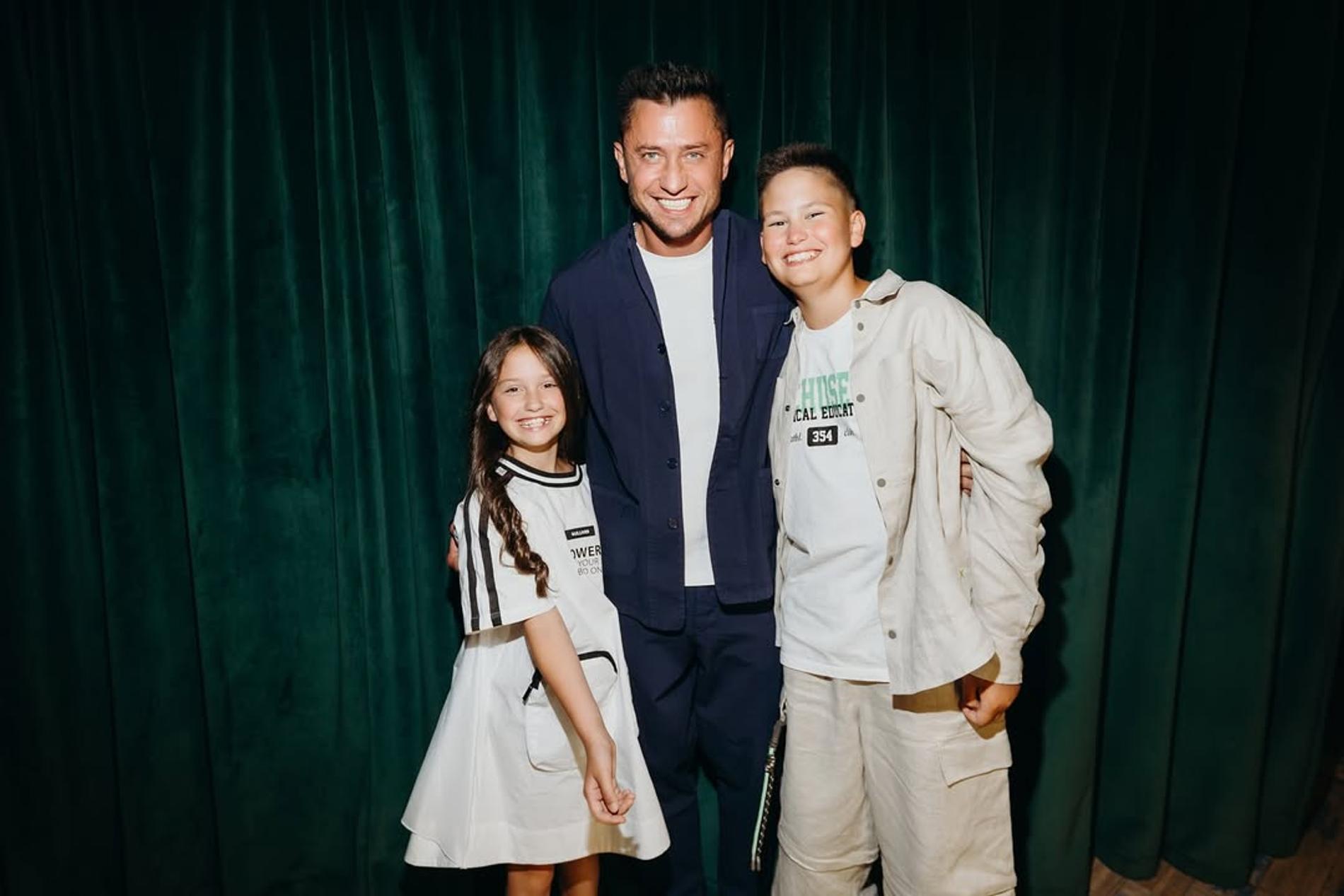 Павел Прилучный с детьми. Фото: Instagram (Запрещён в РФ) @bugevuge