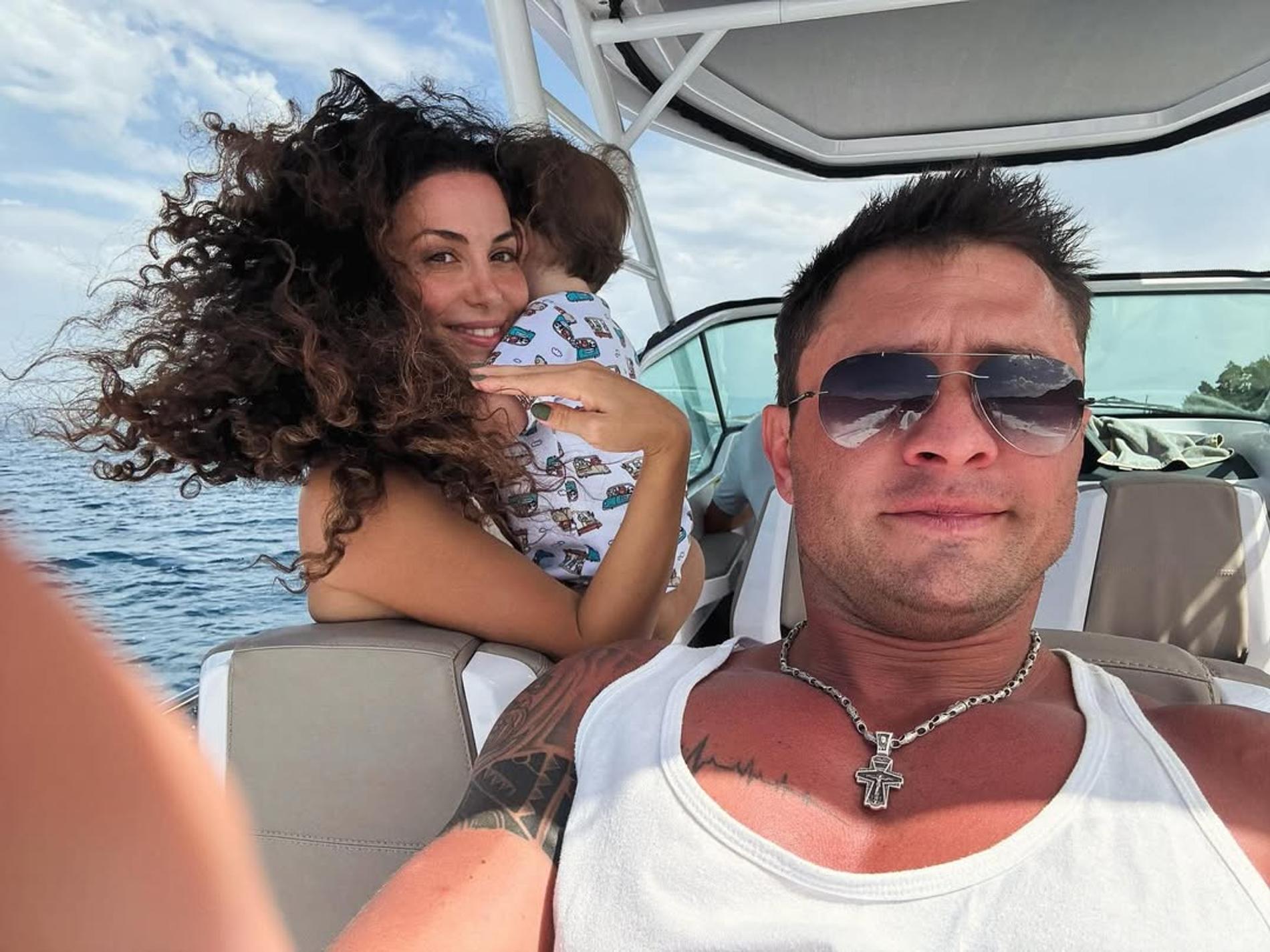 Павел Прилучный и Зепюр Брутян с сыном. Фото: Инстаграм (запрещён в РФ) @zepyur_brutyan