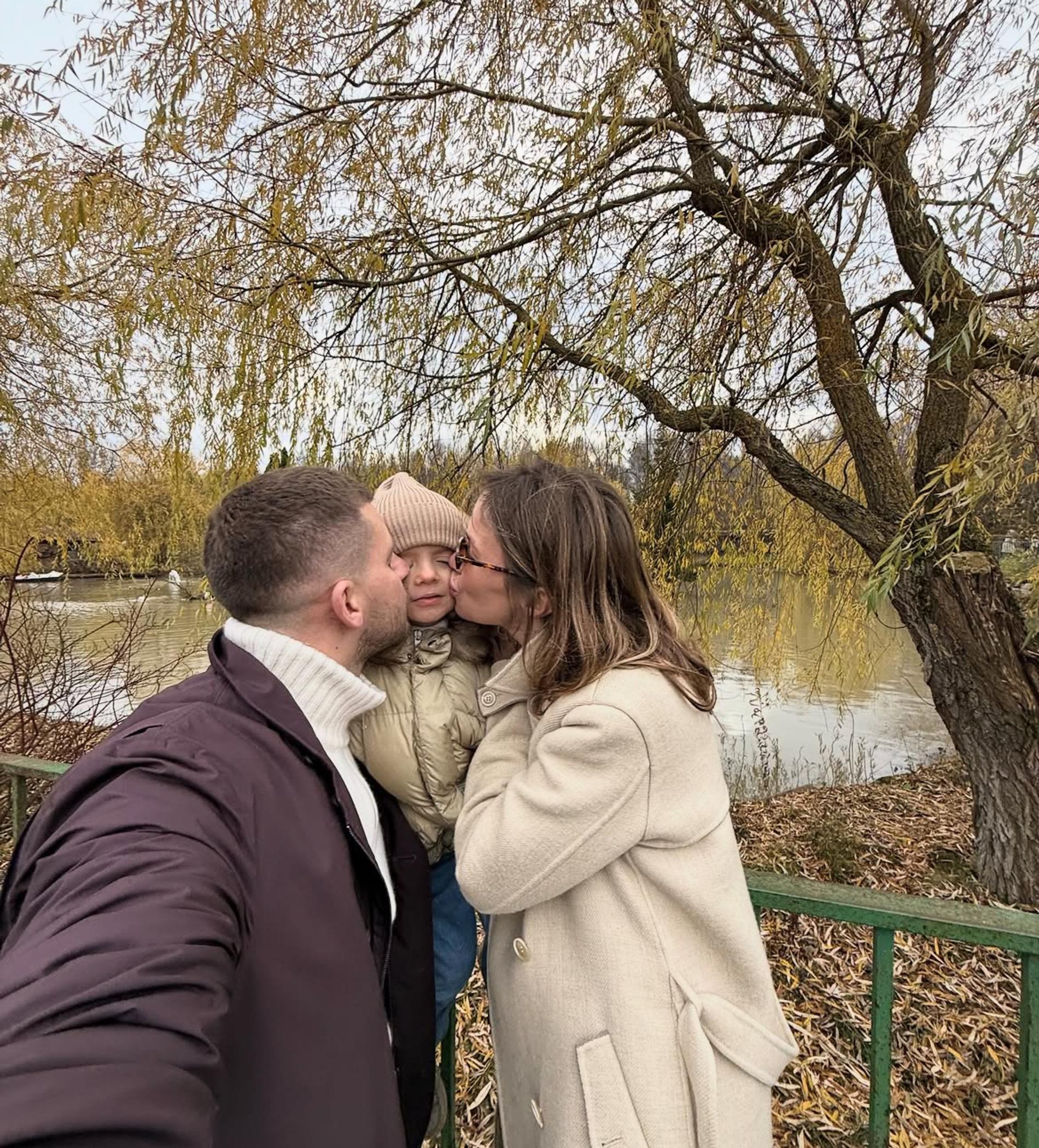 Алекса с мужем и дочерью. Фото: Инстаграм (запрещён в РФ) @aleksa___official