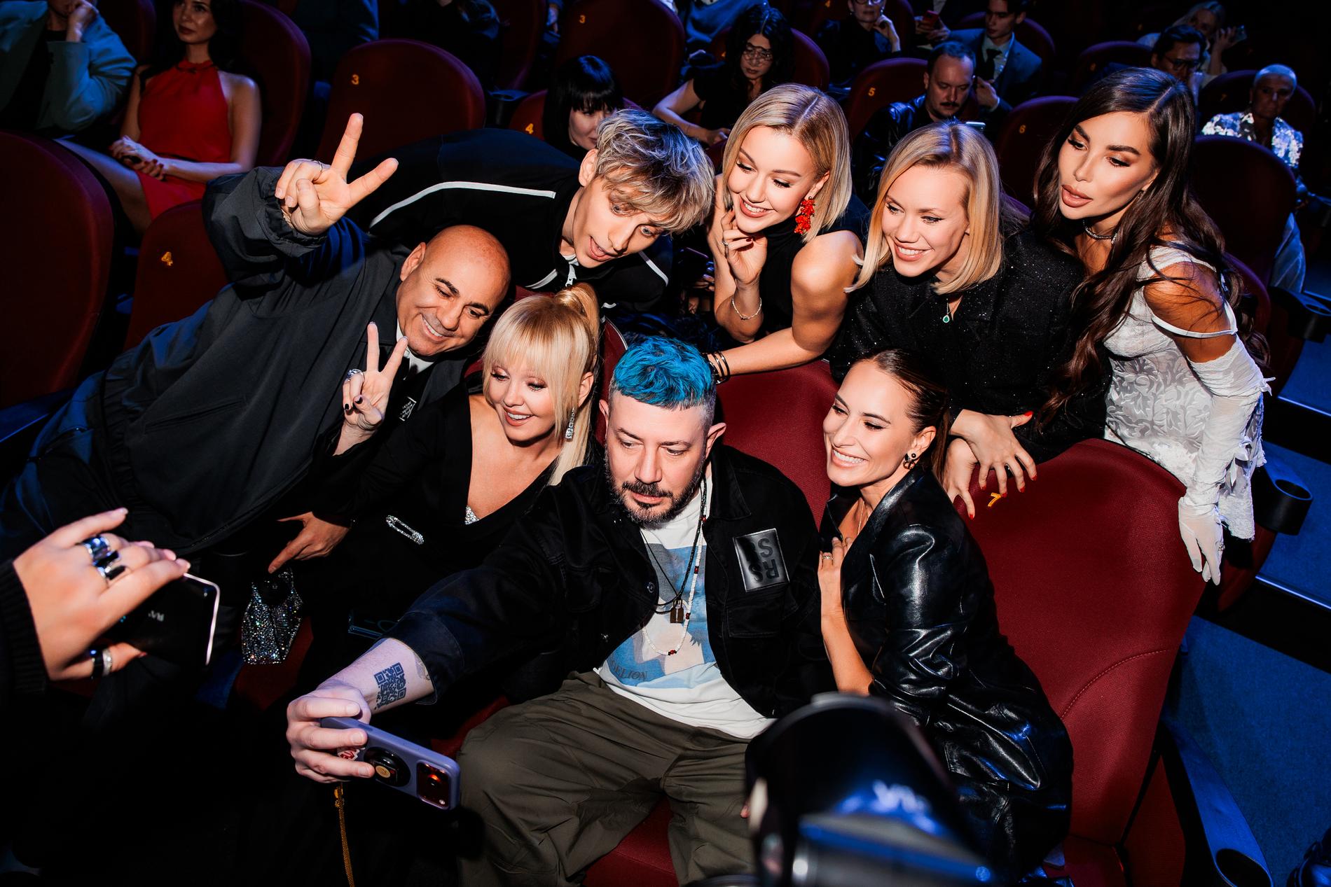 Влад А4, Юлианна Караулова, Елена Крыгина, Карина Нигай, Иосиф Пригожин, Валерия, Артемий Лебедев и Мария Кравцова. Фото: пресс-служба