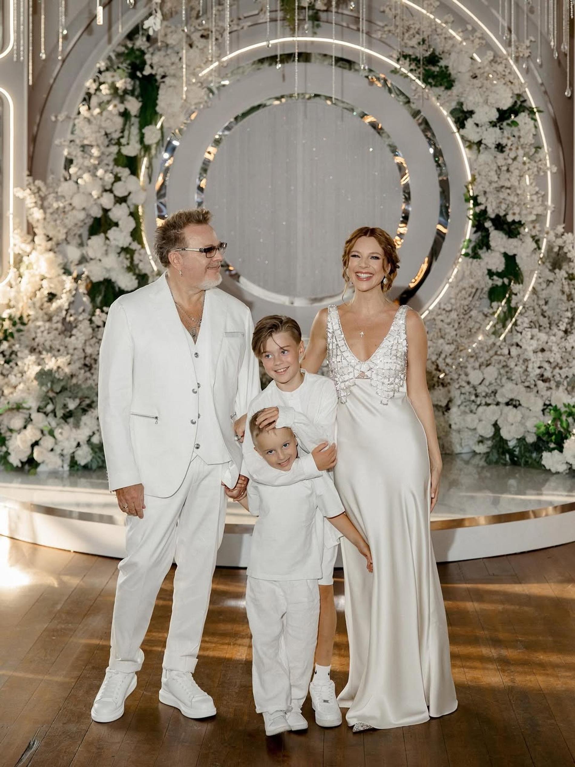 Наталья Подольская и Владимир Пресняков с детьми. Фото:  Инстаграм (запрещён в РФ) @nataliapodolskaya